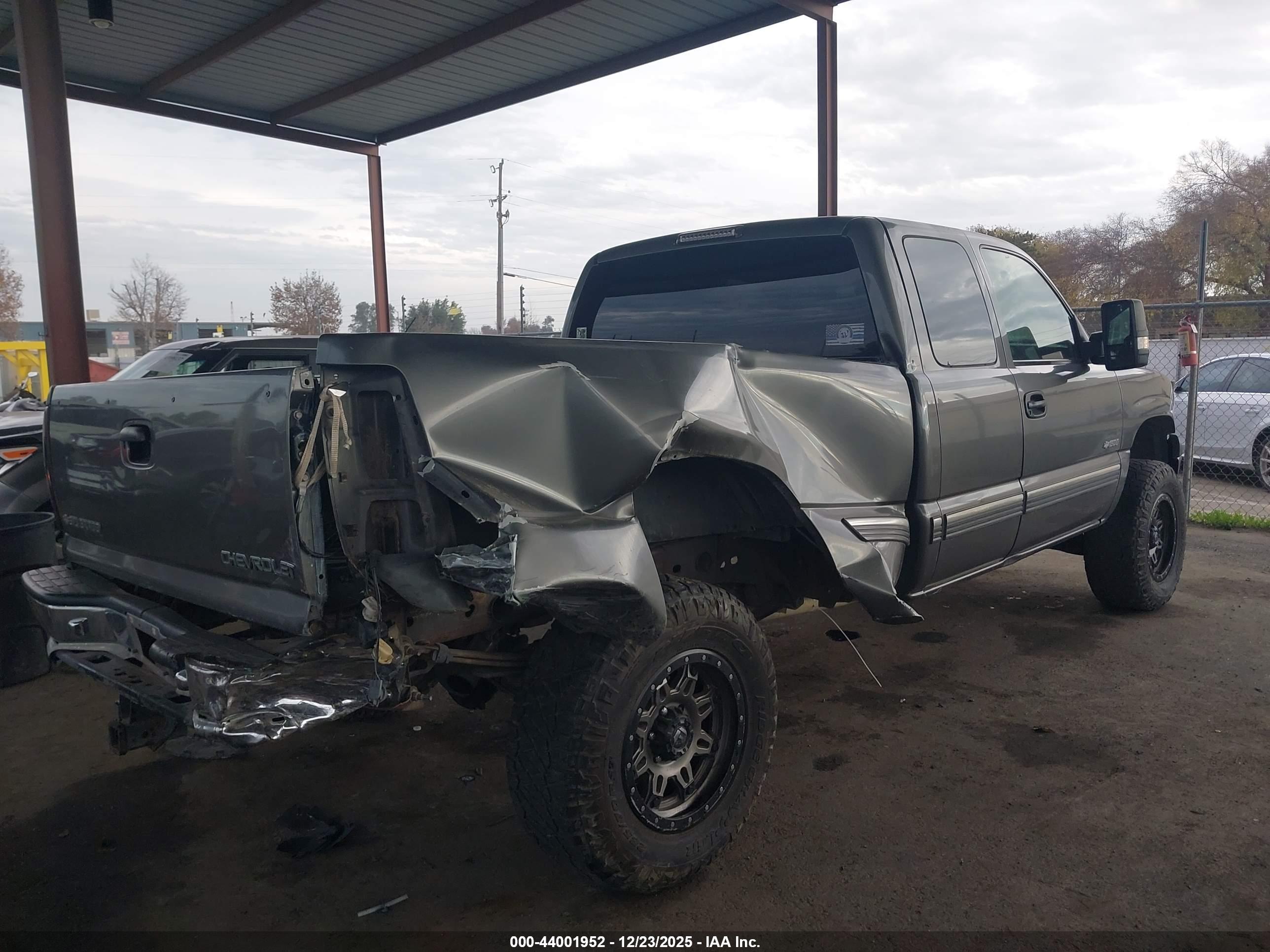 CHEVROLET SILVERADO image 4