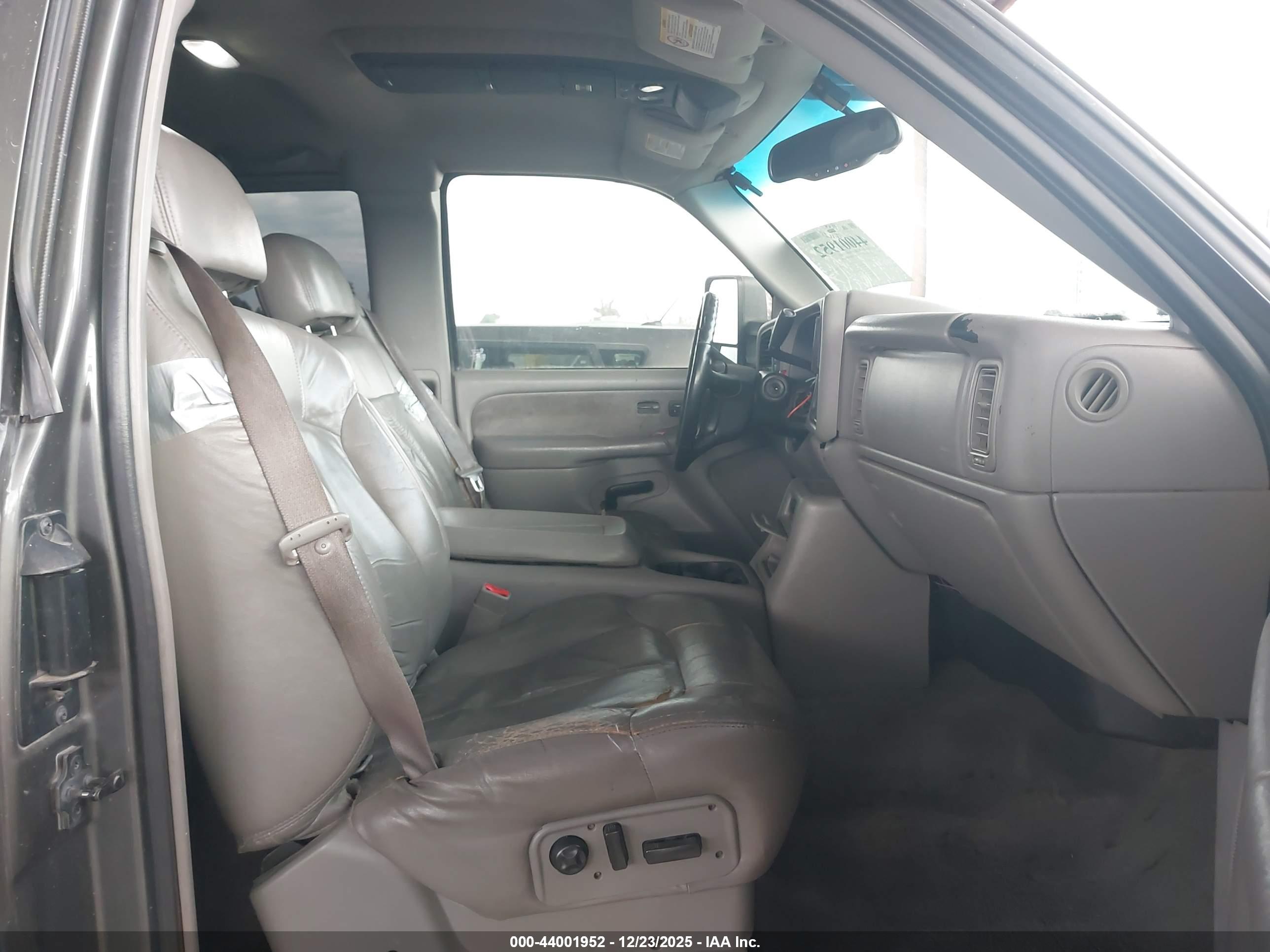 CHEVROLET SILVERADO image 5