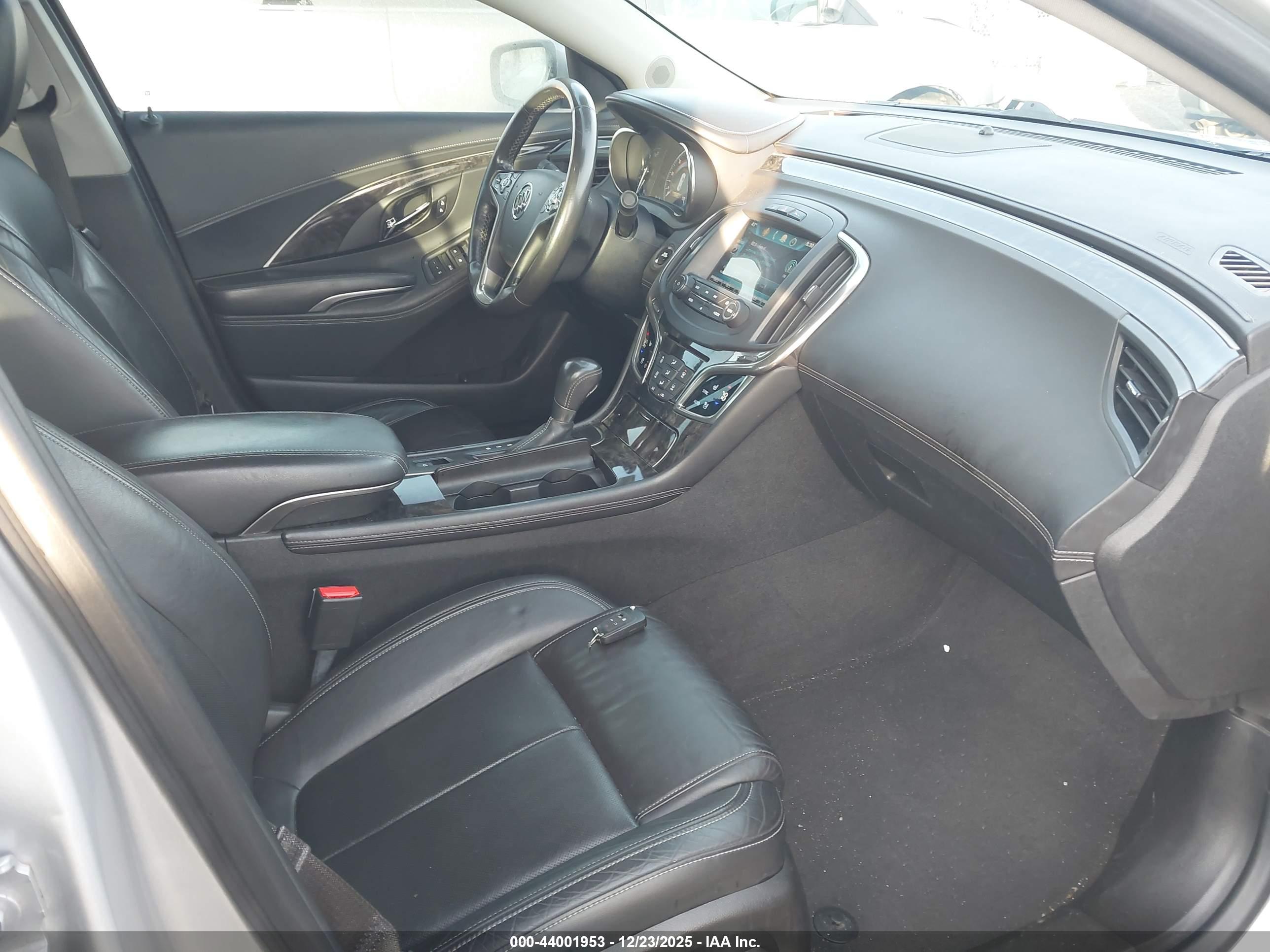BUICK LACROSSE image 5