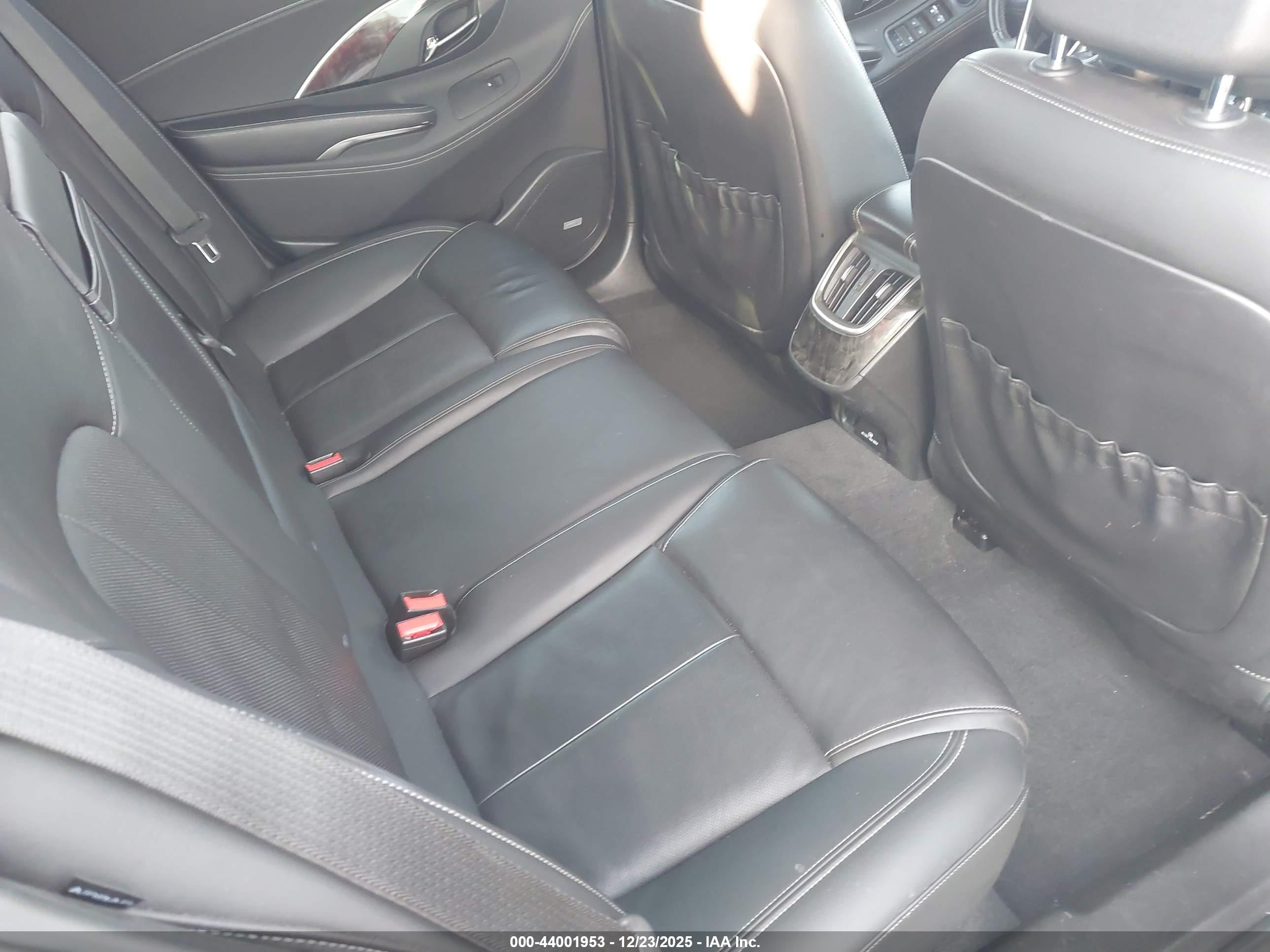 BUICK LACROSSE image 8