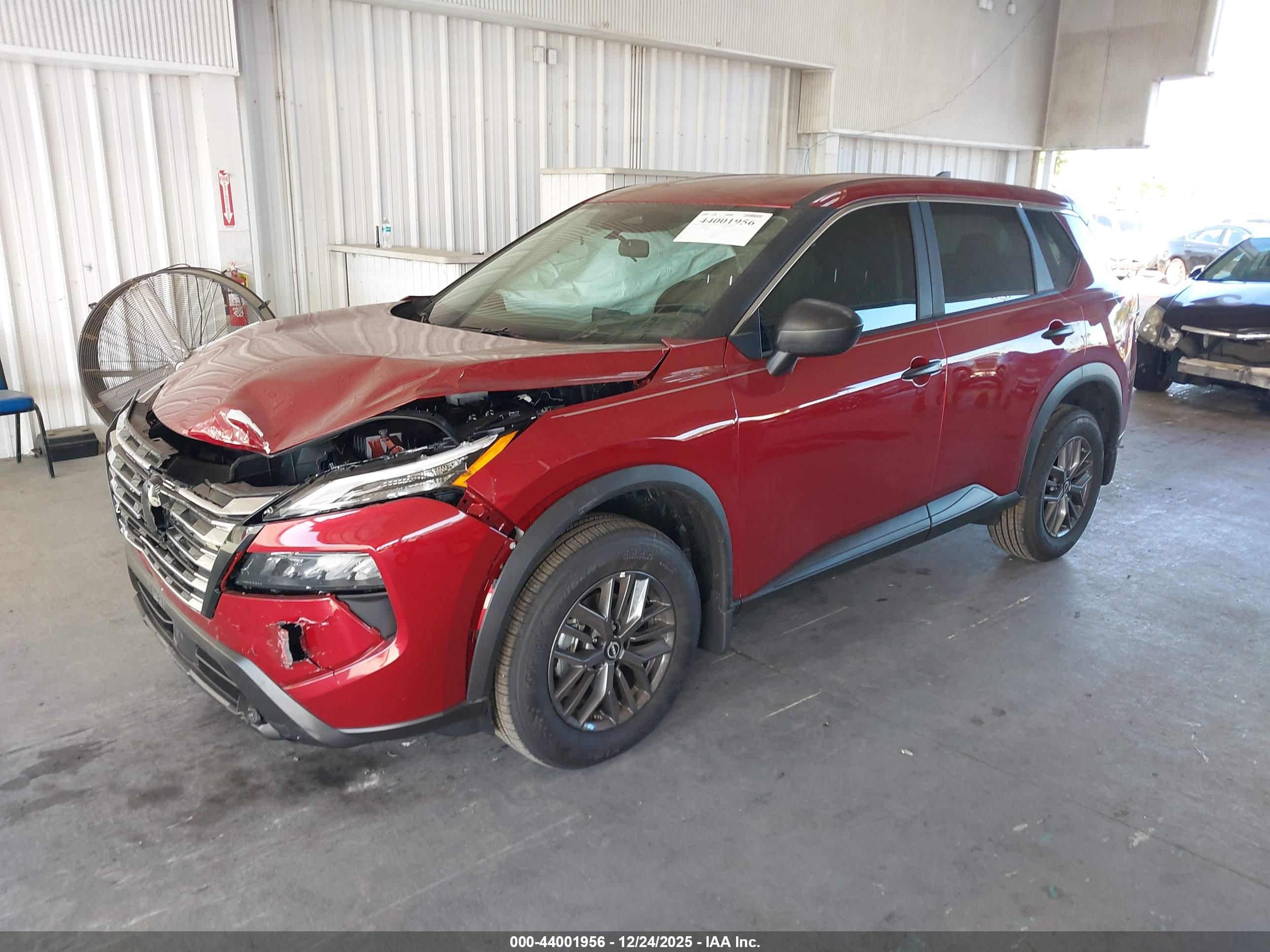 NISSAN ROGUE image 2