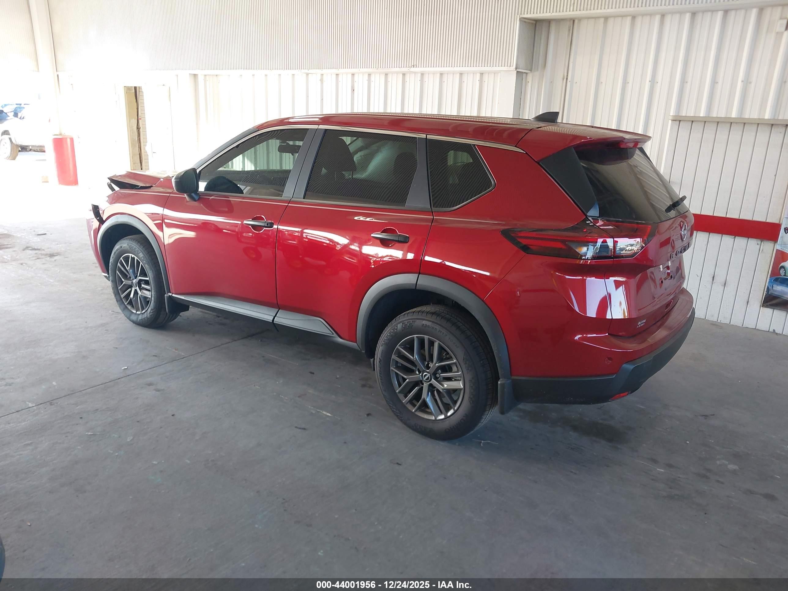 NISSAN ROGUE image 3
