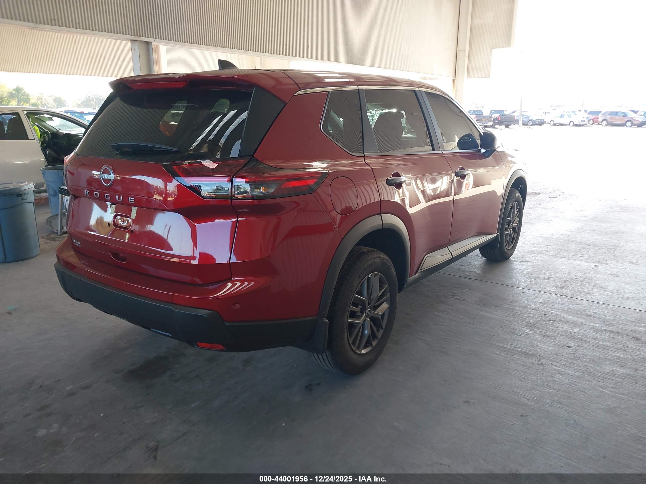 NISSAN ROGUE image 4