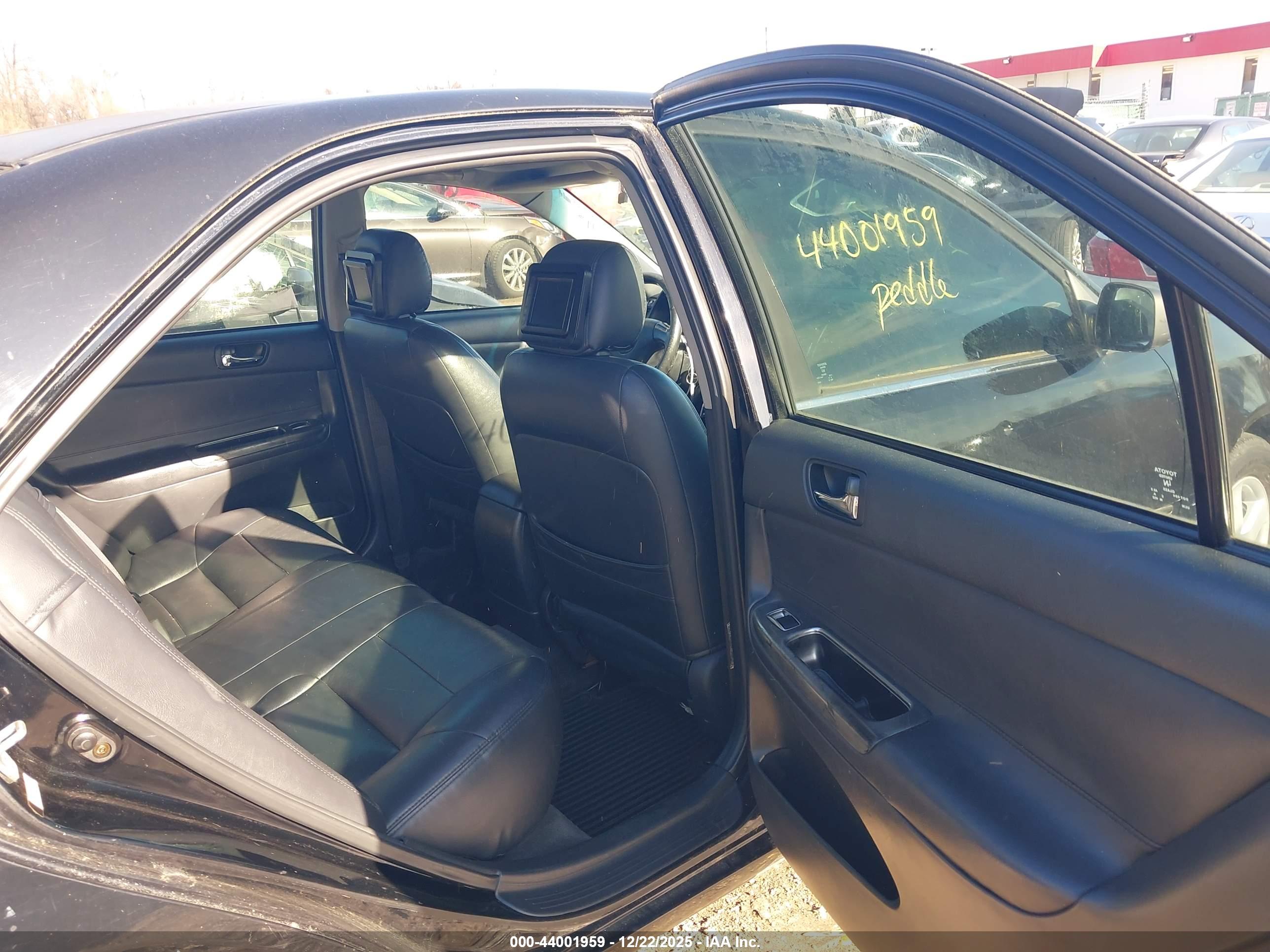 TOYOTA CAMRY image 8