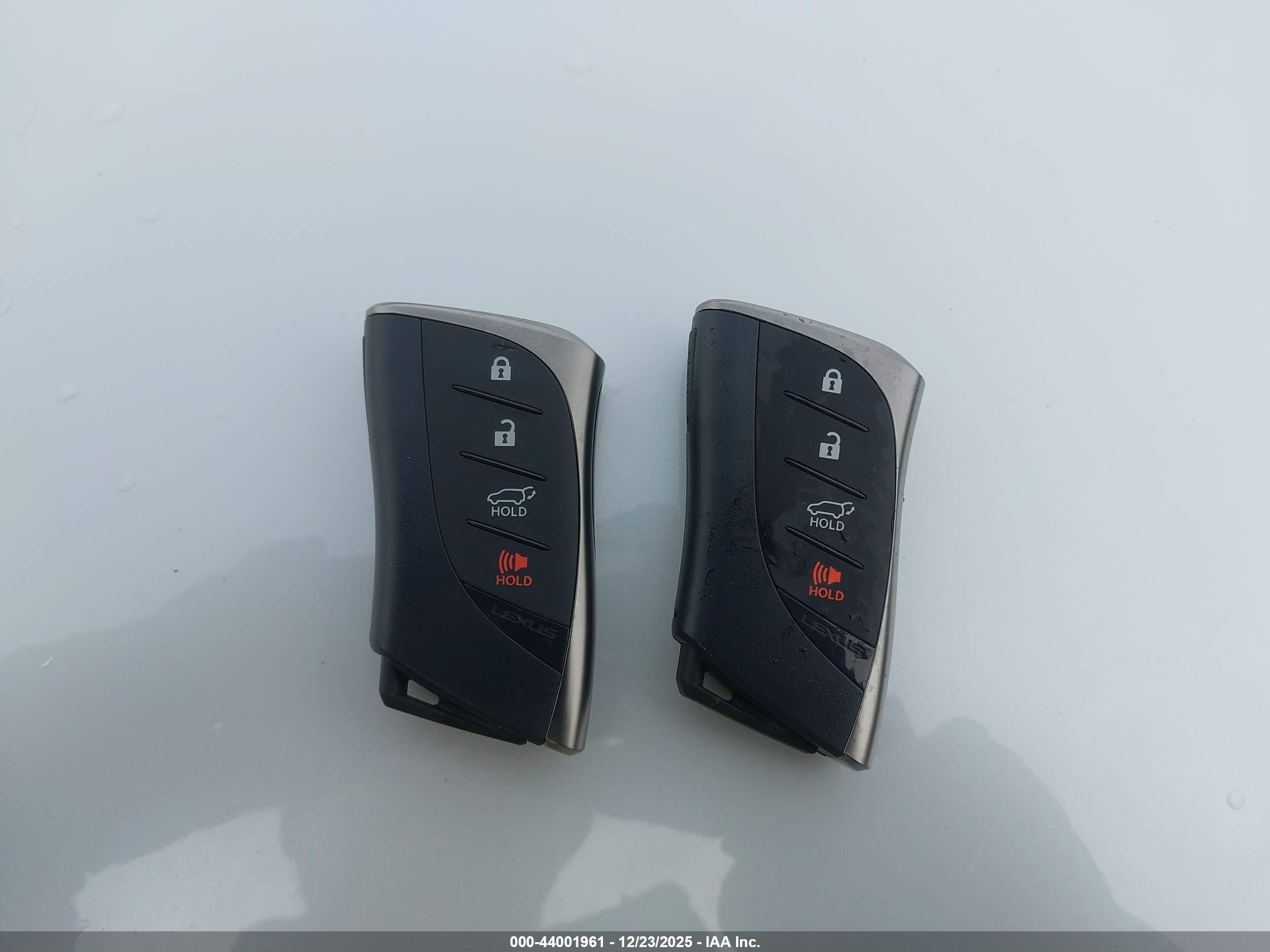 LEXUS TX image 11