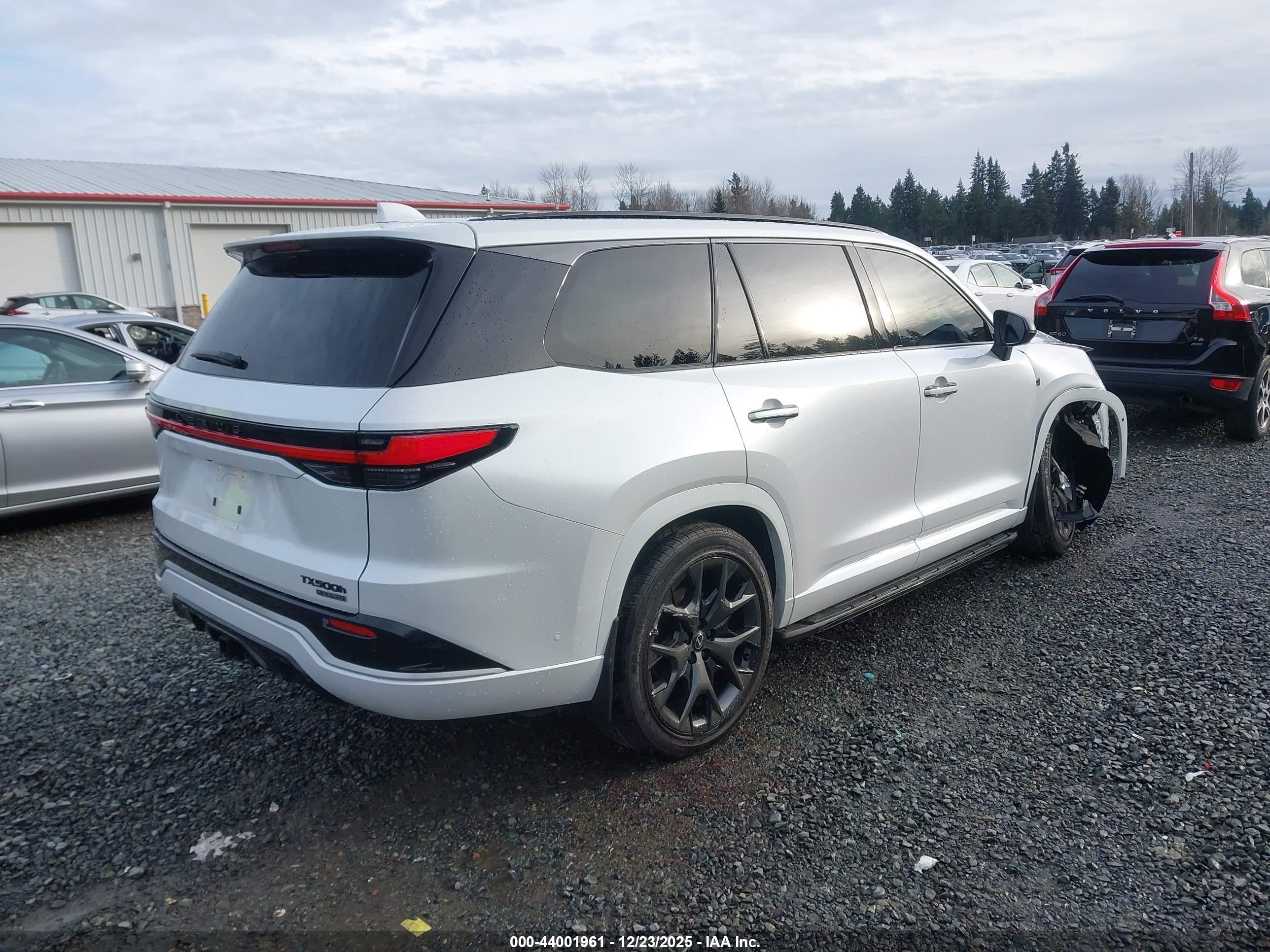 LEXUS TX image 4