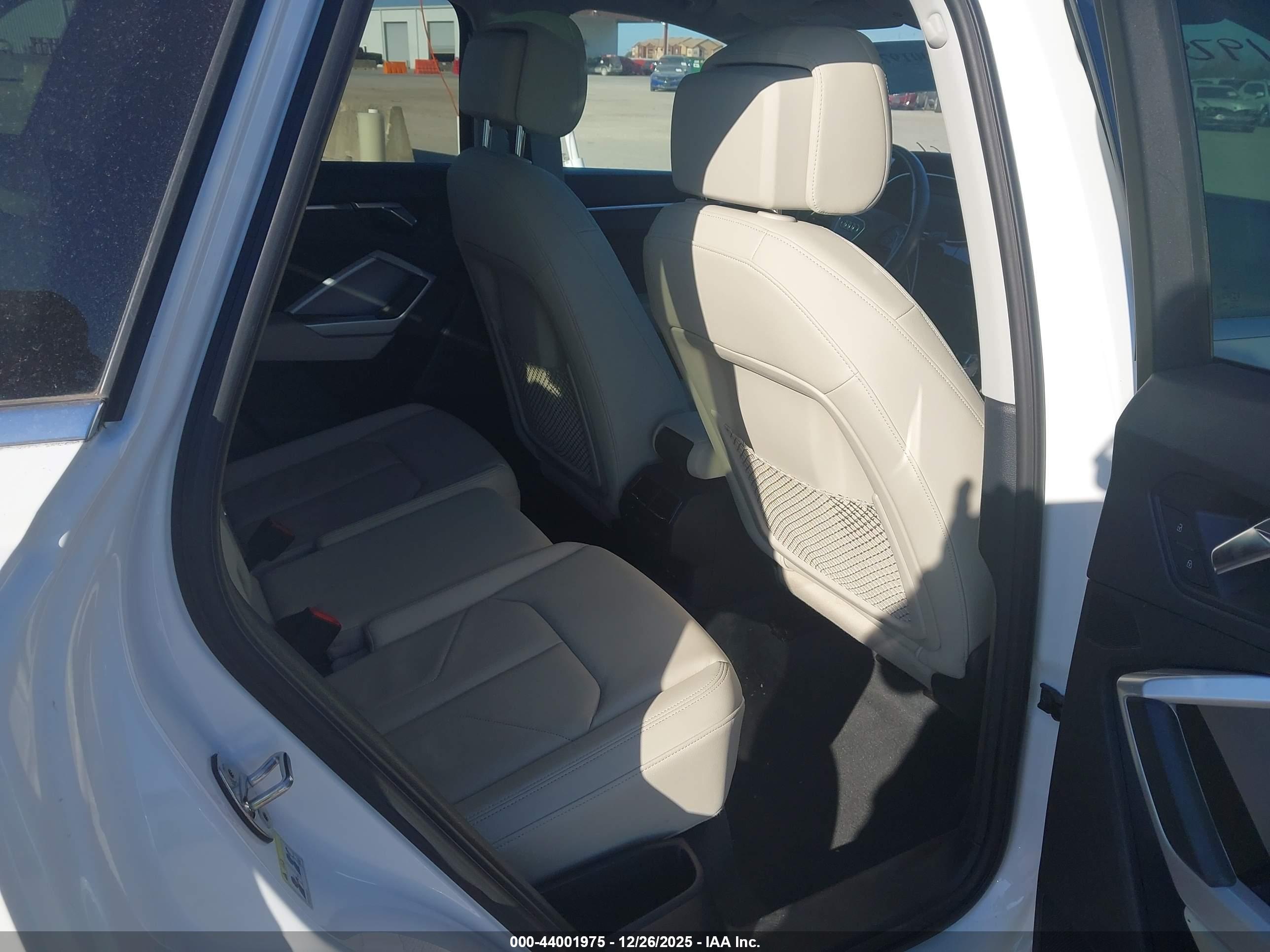 AUDI Q3 image 8