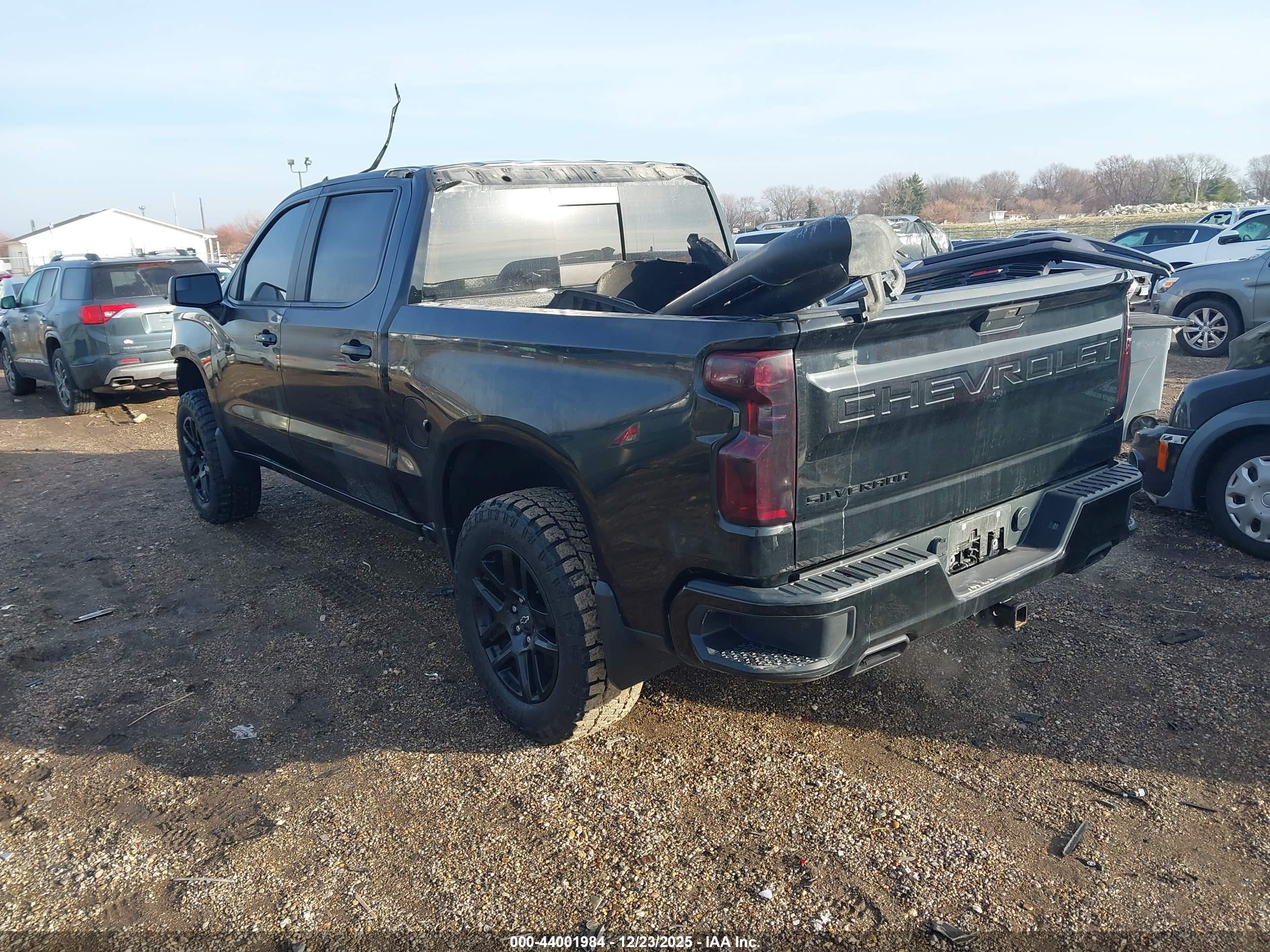 CHEVROLET SILVERADO image 3