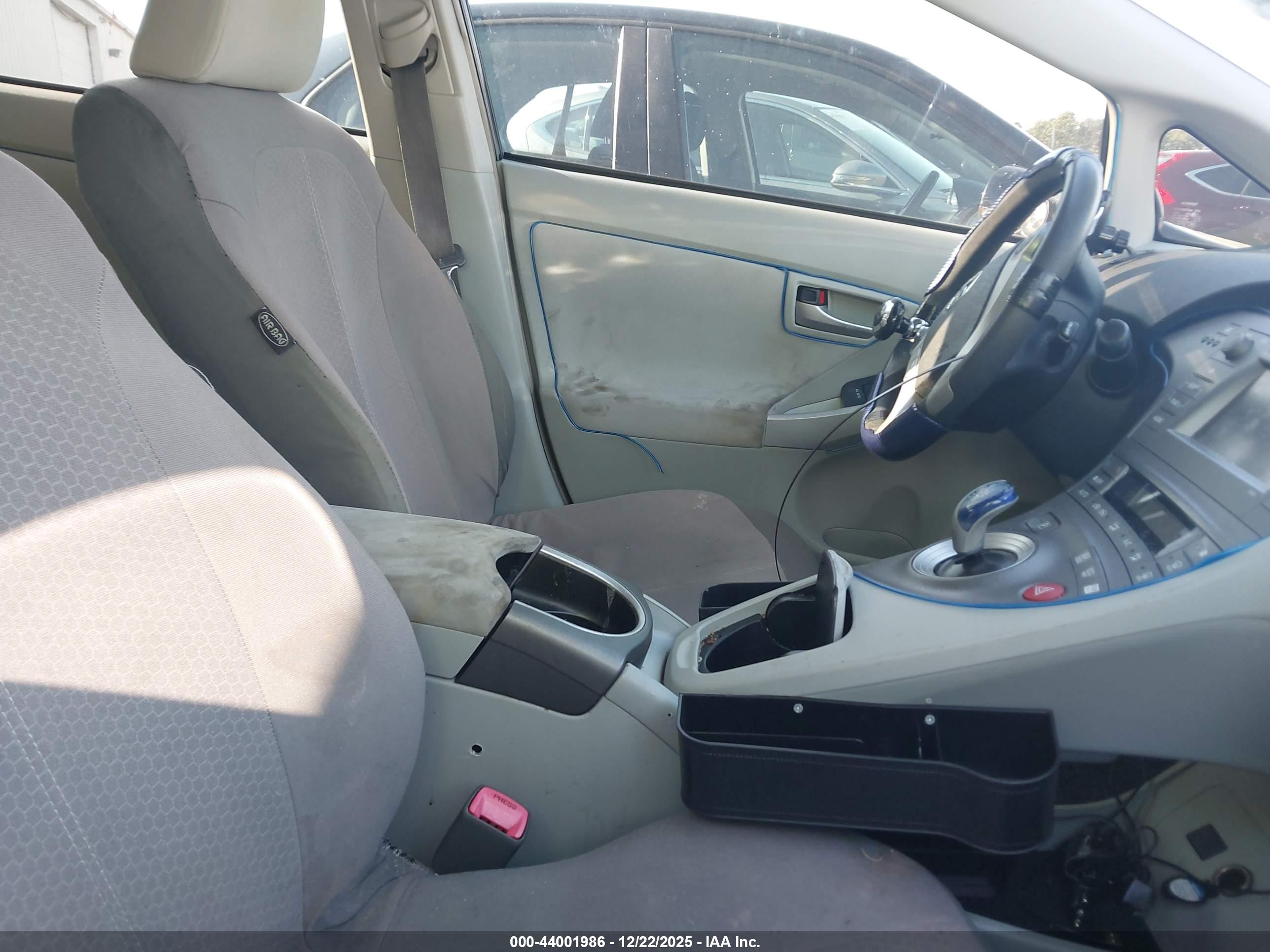 TOYOTA PRIUS image 5