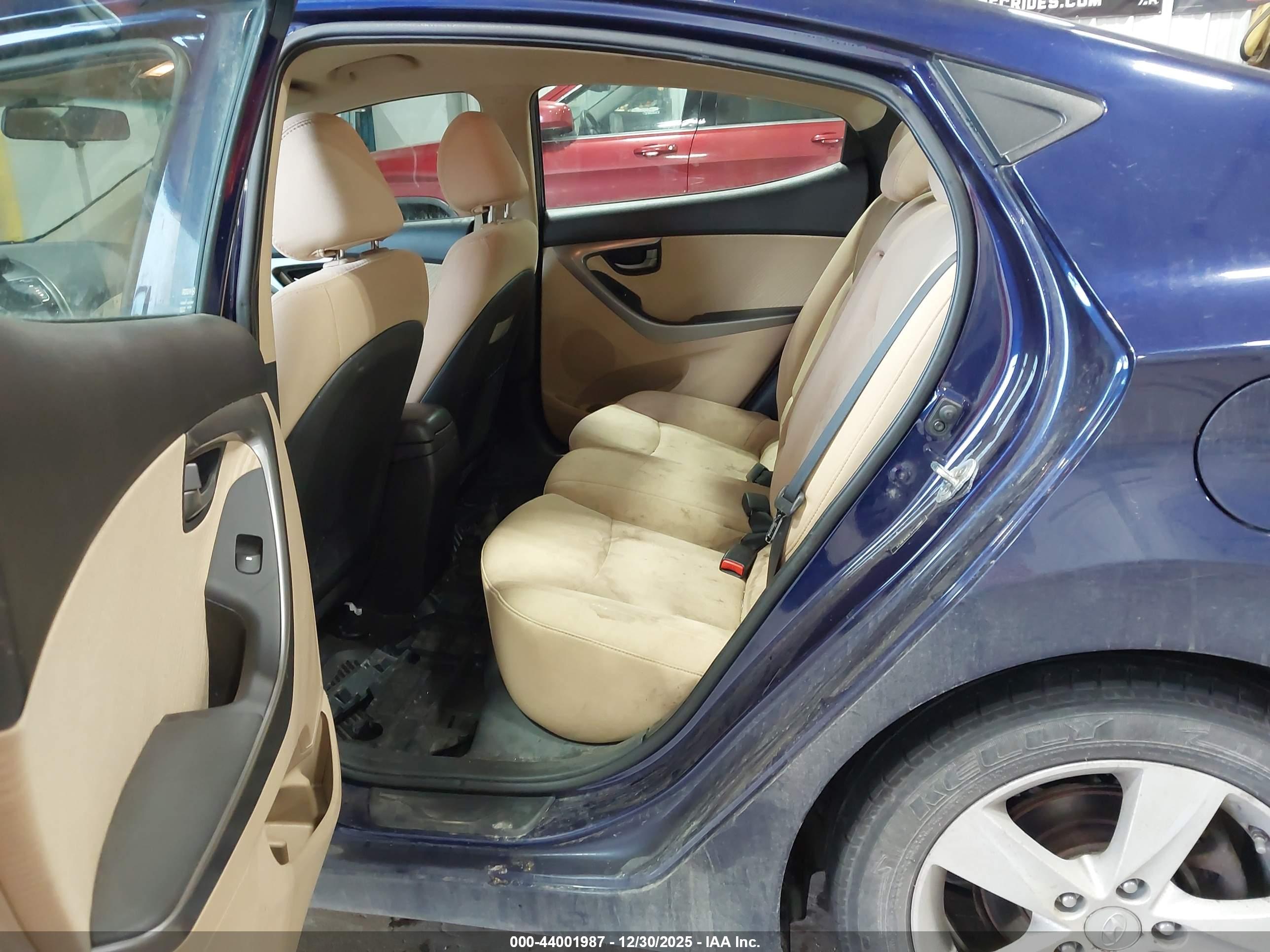 HYUNDAI ELANTRA image 8