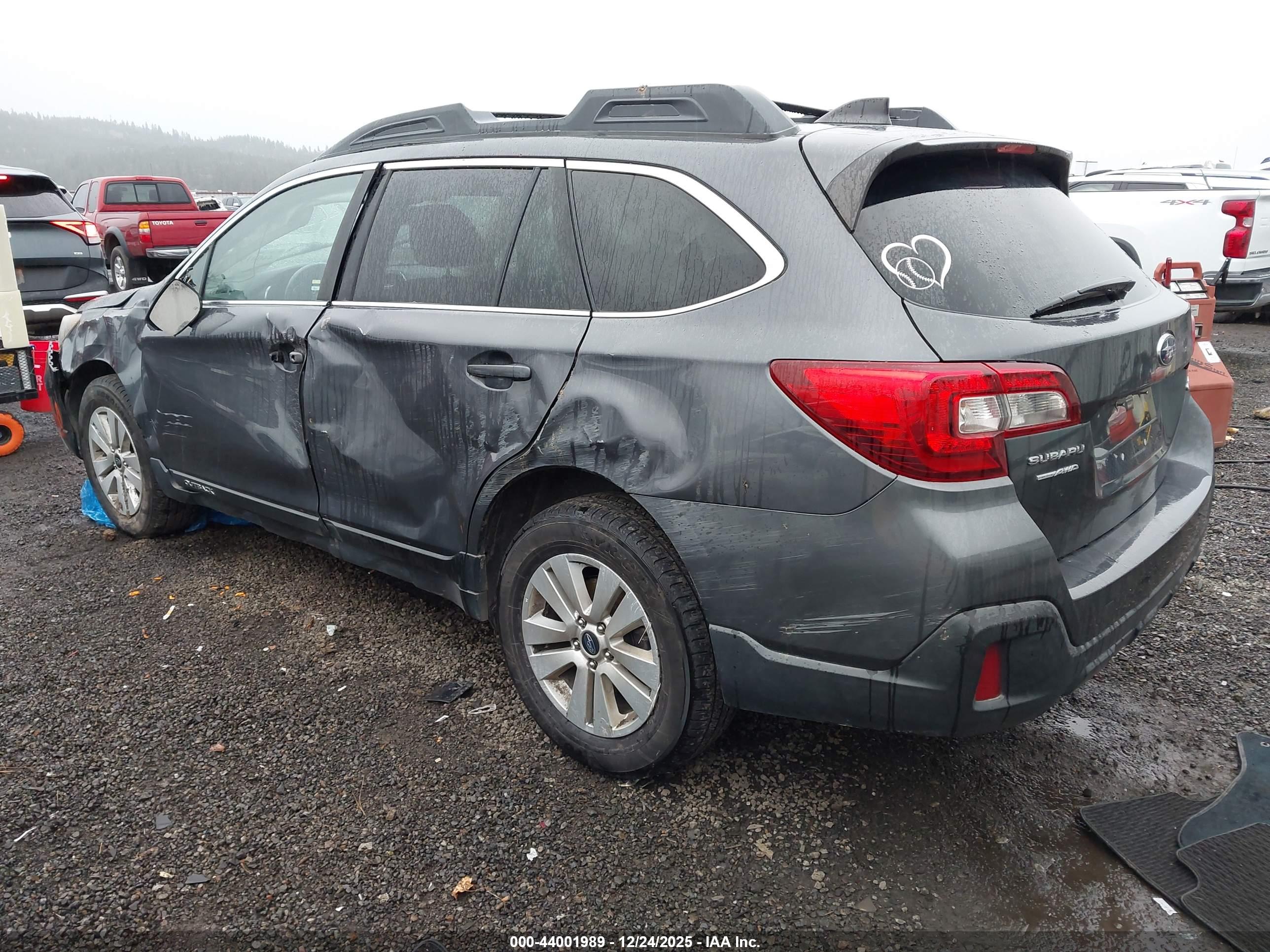 SUBARU OUTBACK image 3