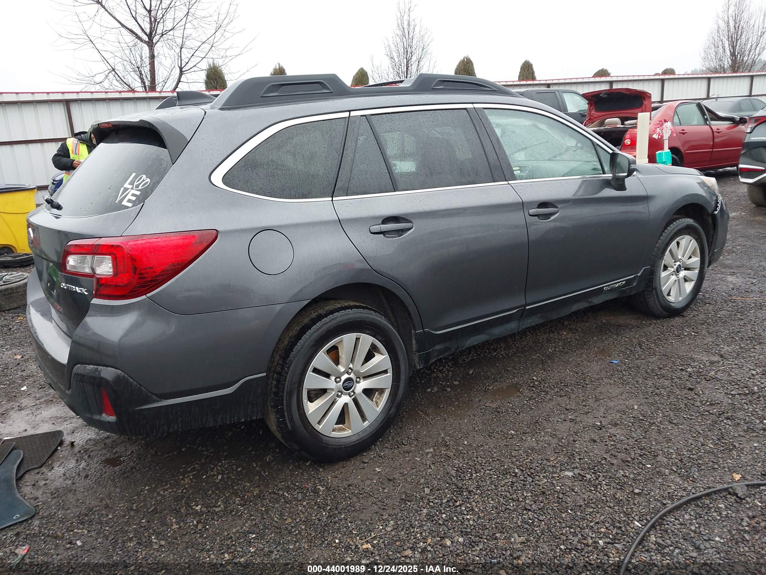 SUBARU OUTBACK image 4