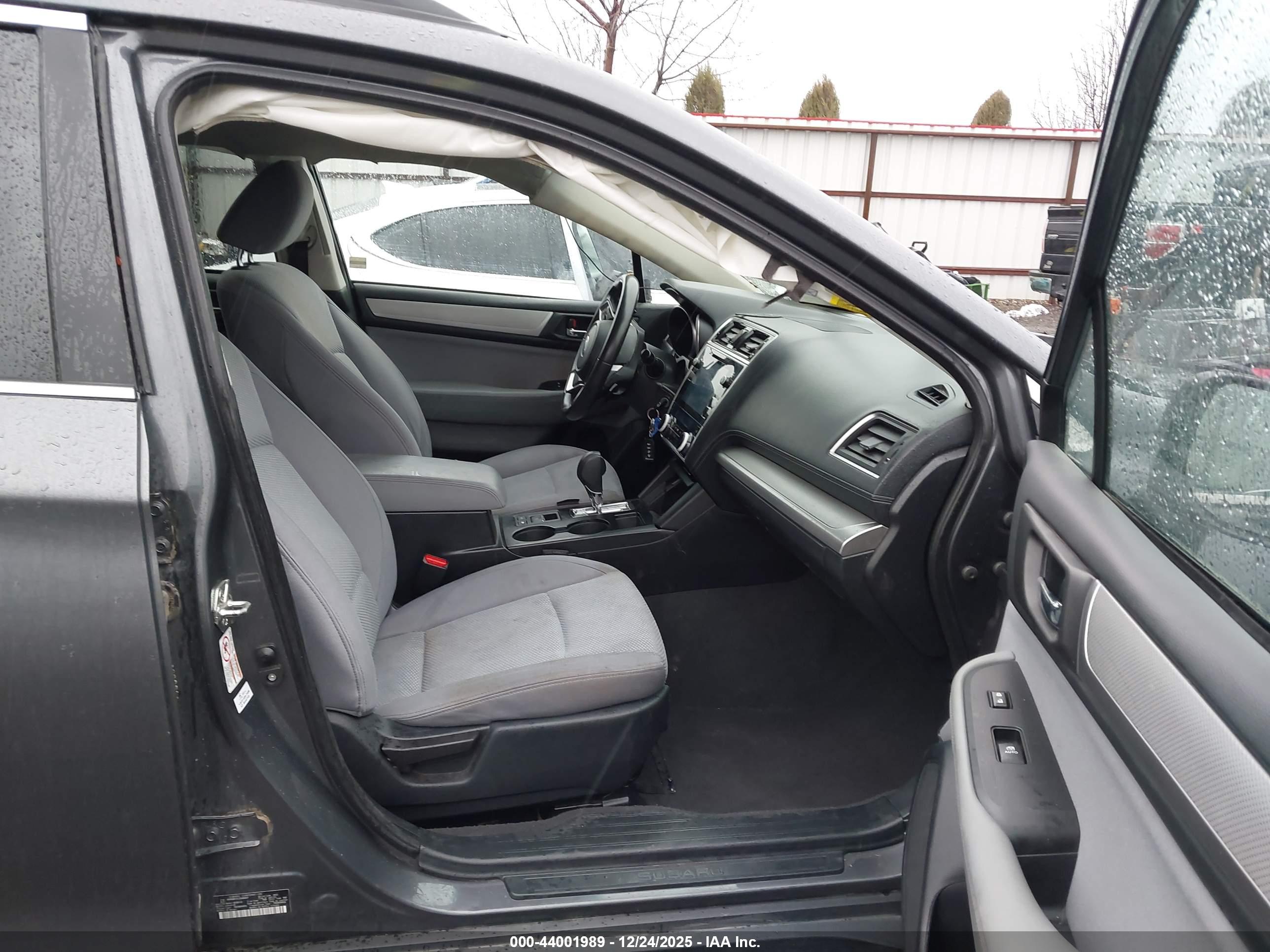 SUBARU OUTBACK image 5