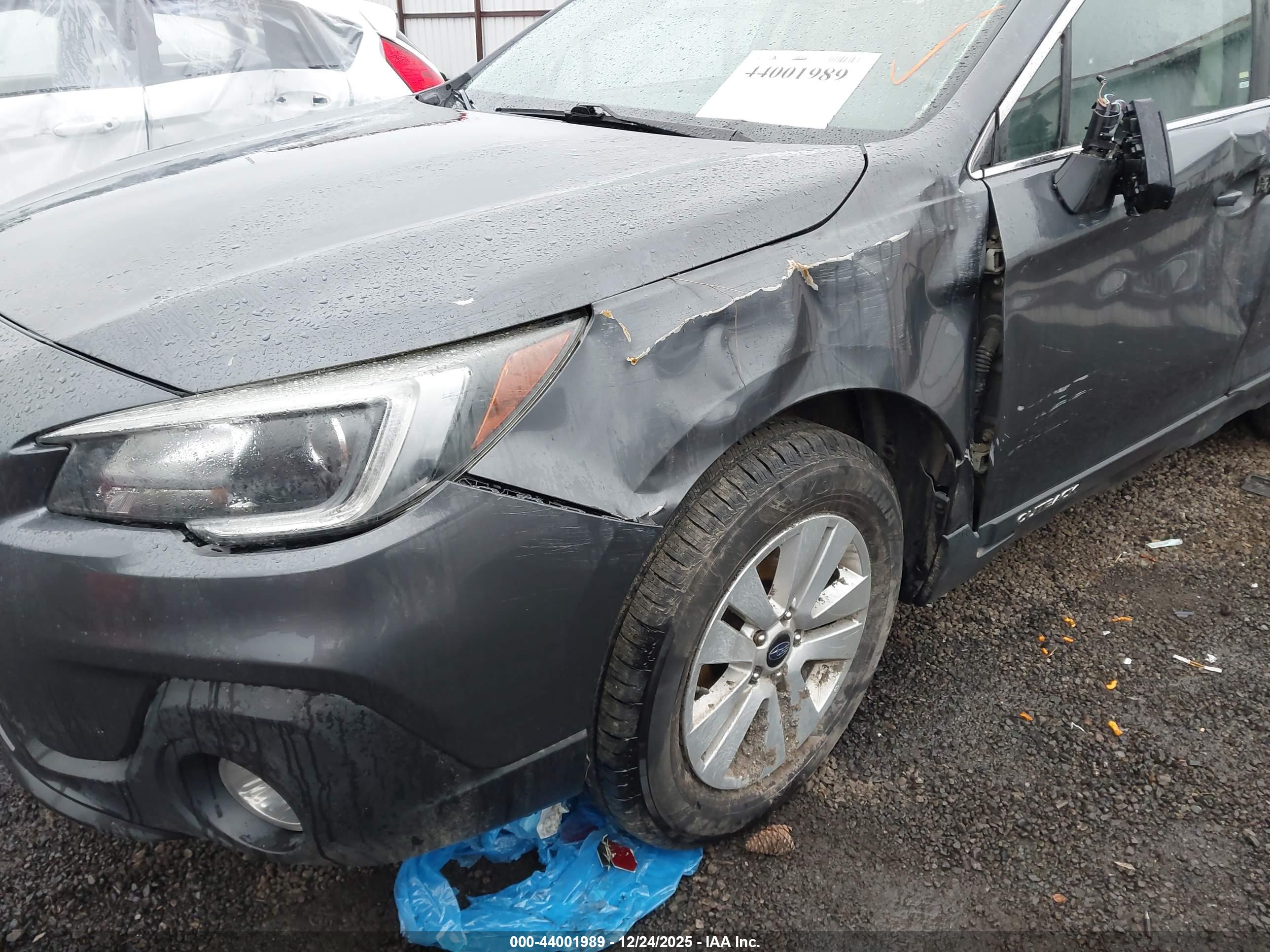 SUBARU OUTBACK image 6