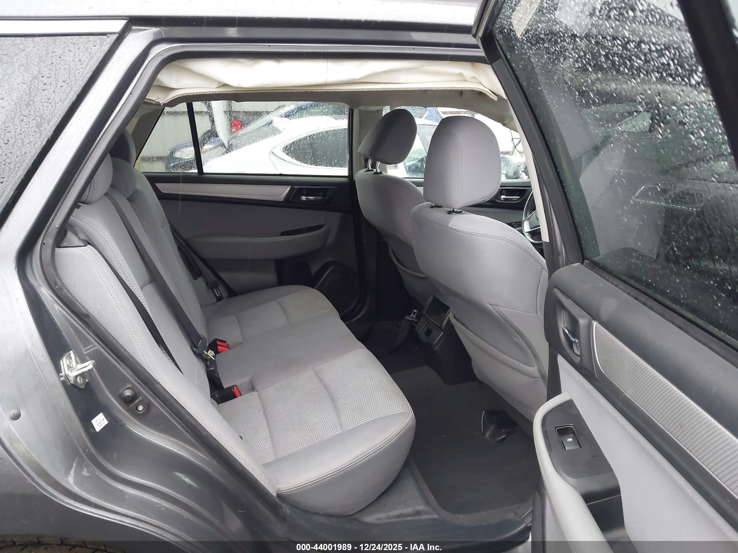 SUBARU OUTBACK image 8