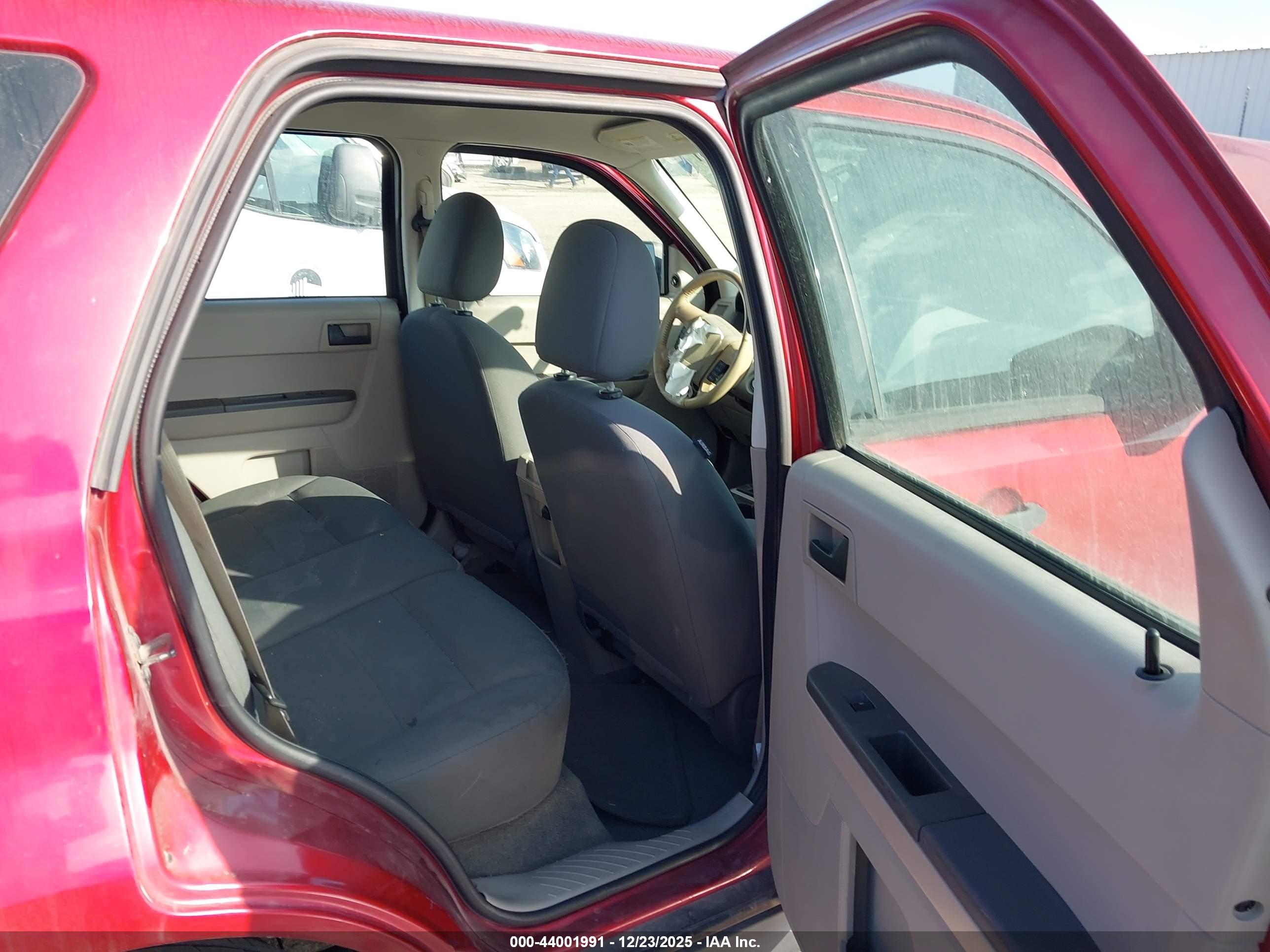 FORD ESCAPE image 8