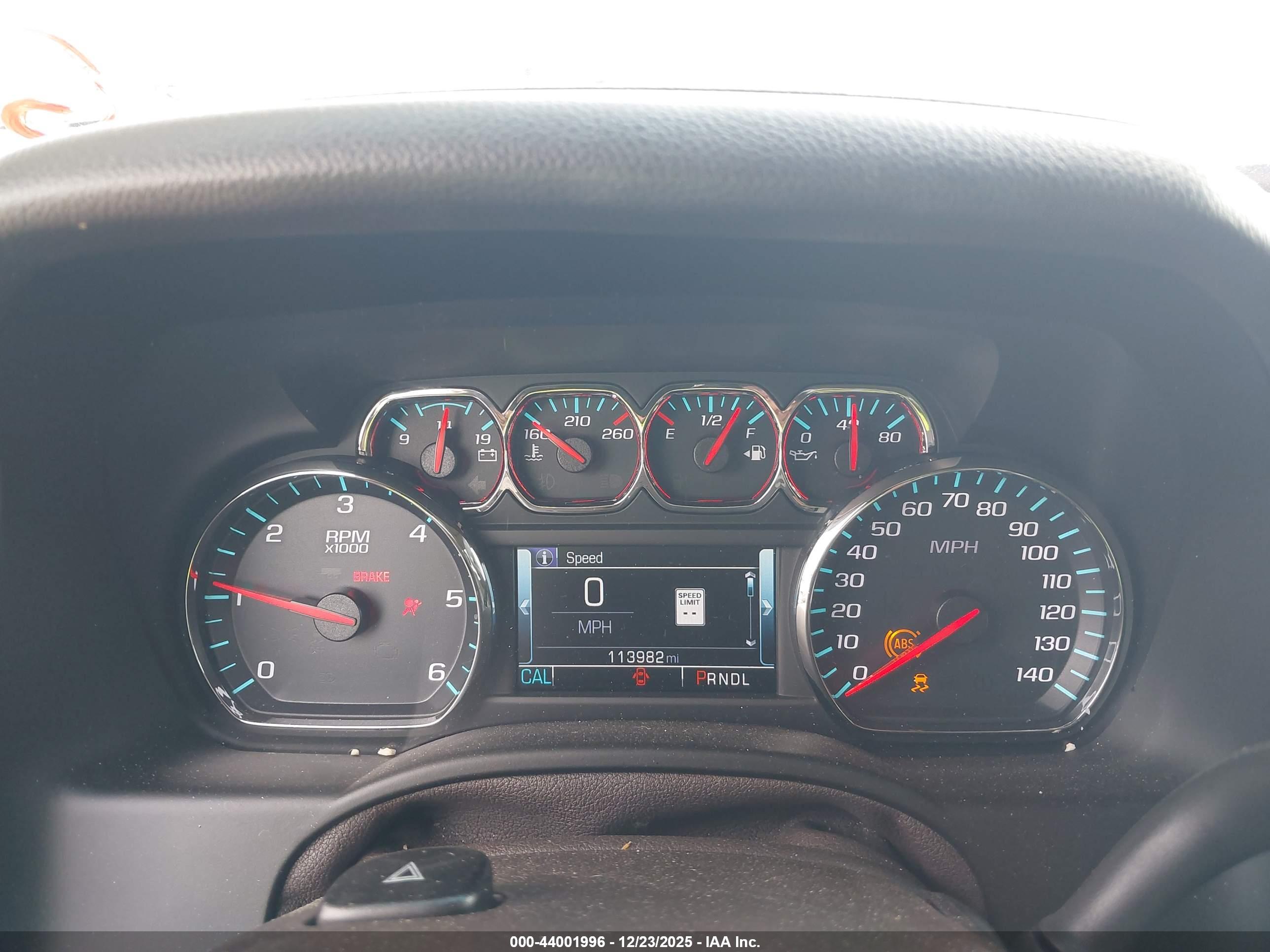 CHEVROLET SUBURBAN image 7
