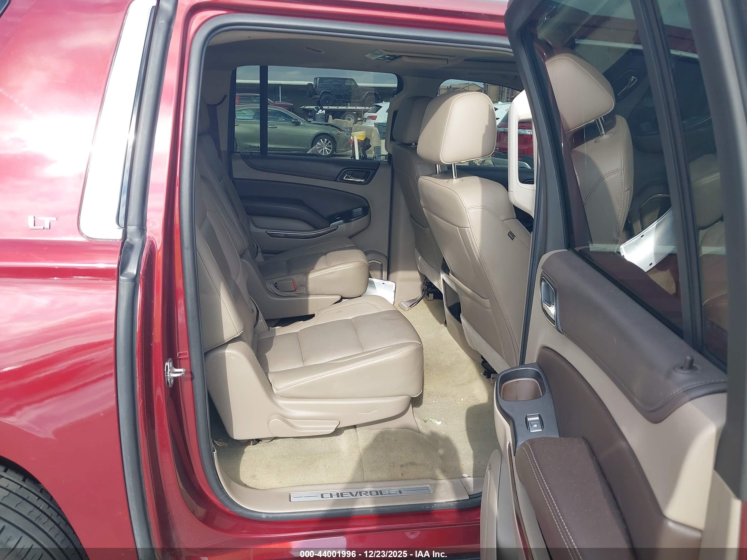 CHEVROLET SUBURBAN image 8