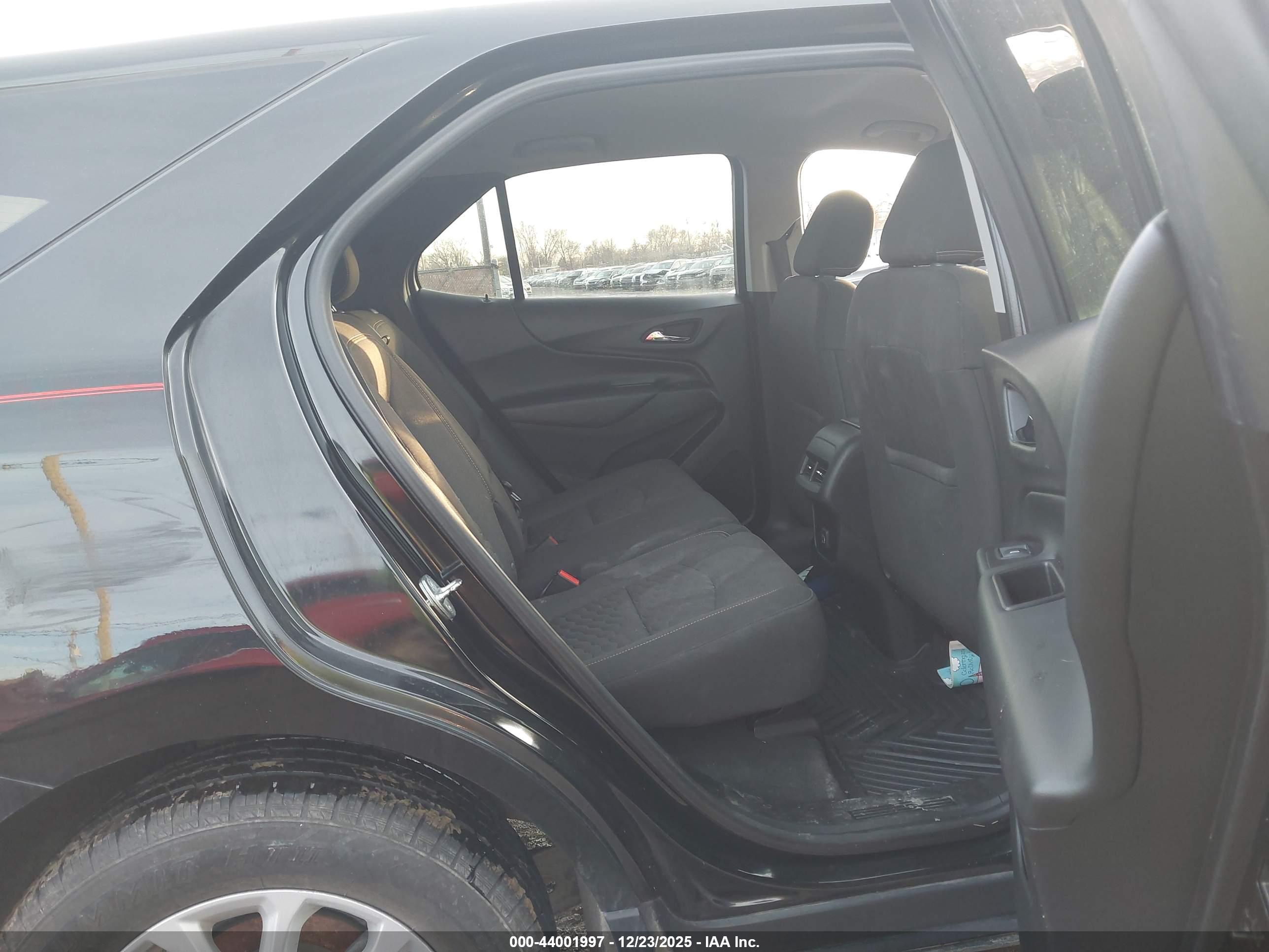 CHEVROLET EQUINOX image 8
