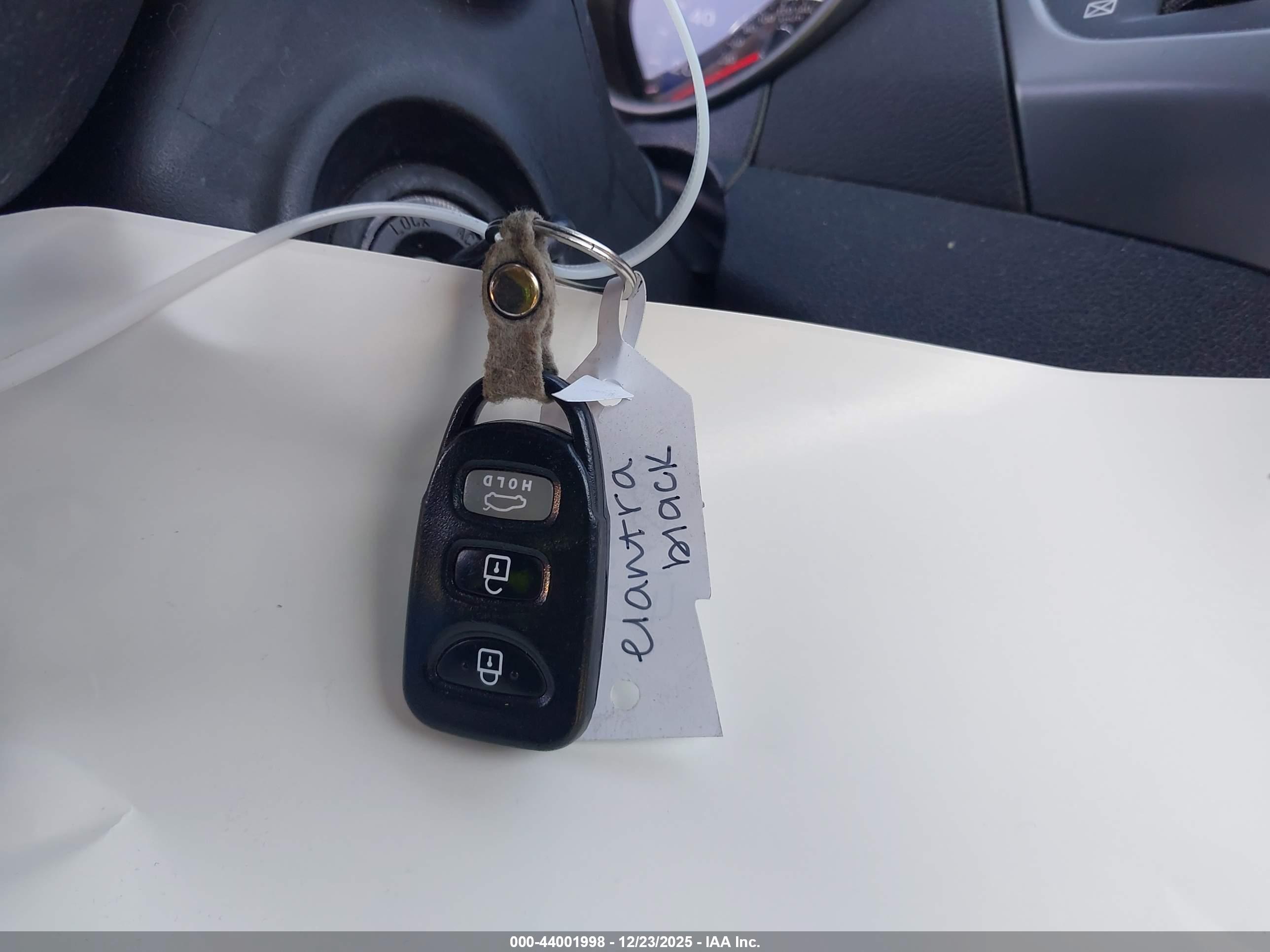 HYUNDAI ELANTRA image 11