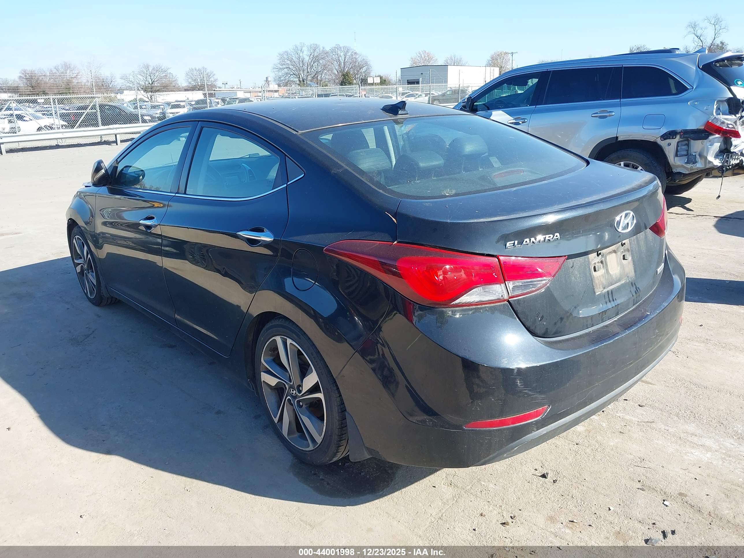 HYUNDAI ELANTRA image 3