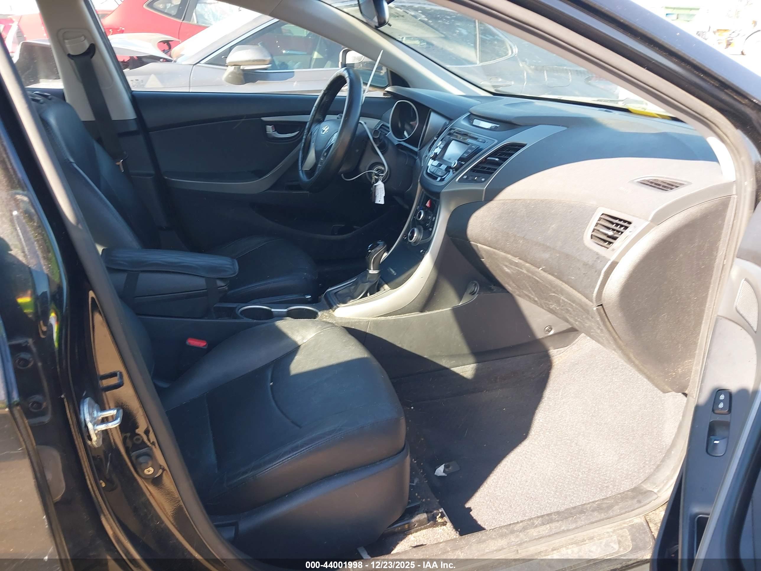 HYUNDAI ELANTRA image 5