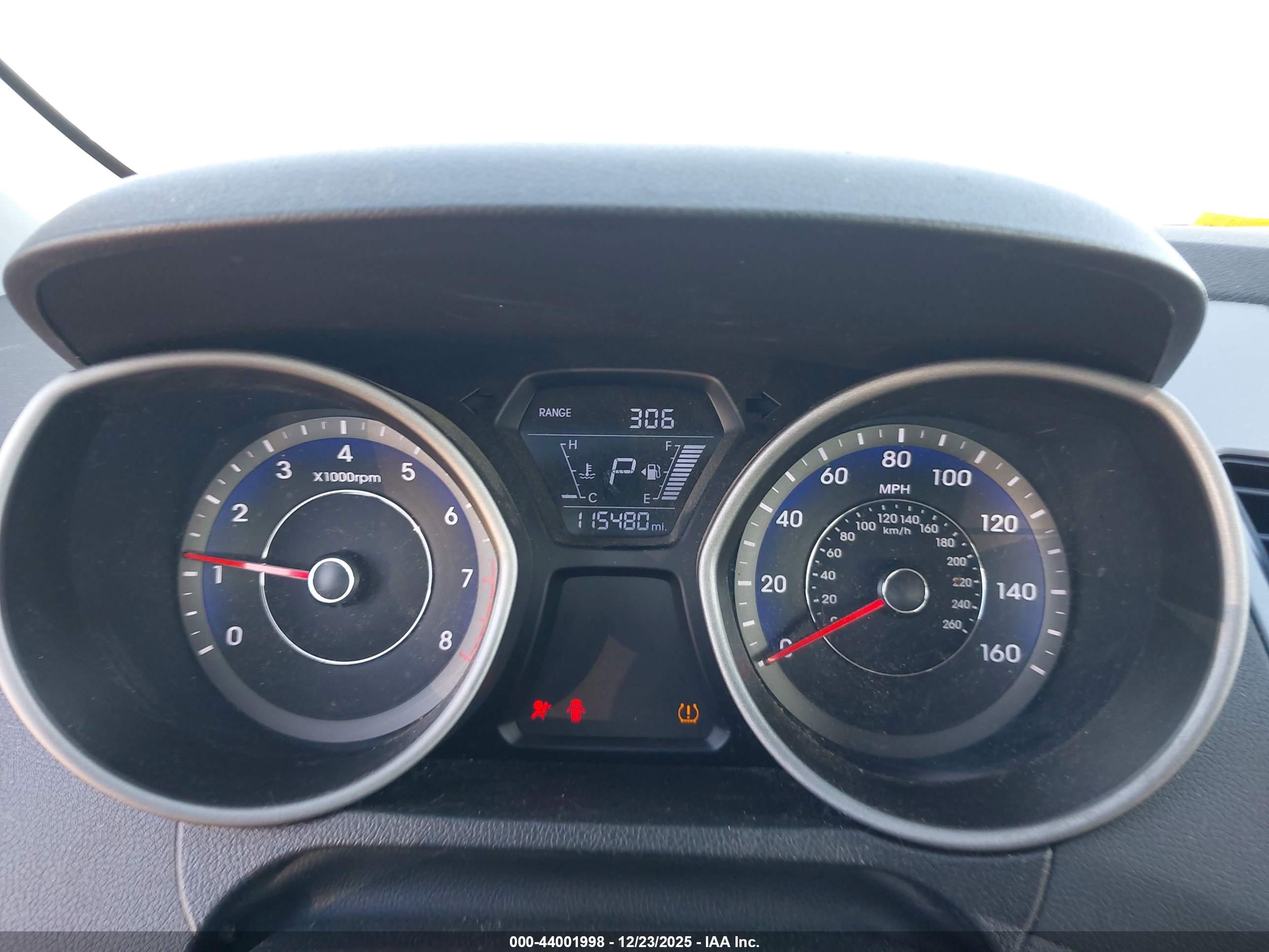 HYUNDAI ELANTRA image 7