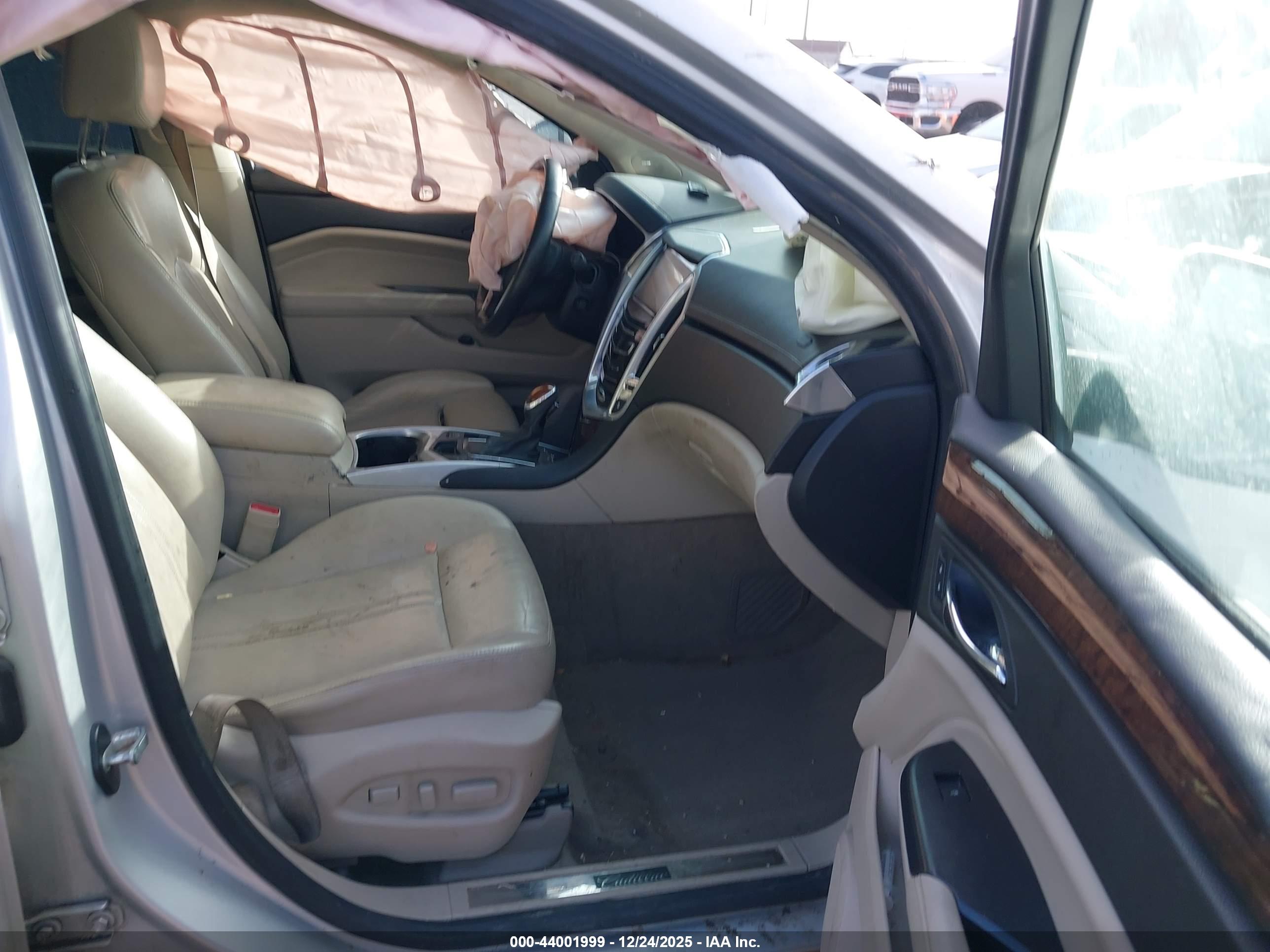 CADILLAC SRX image 5
