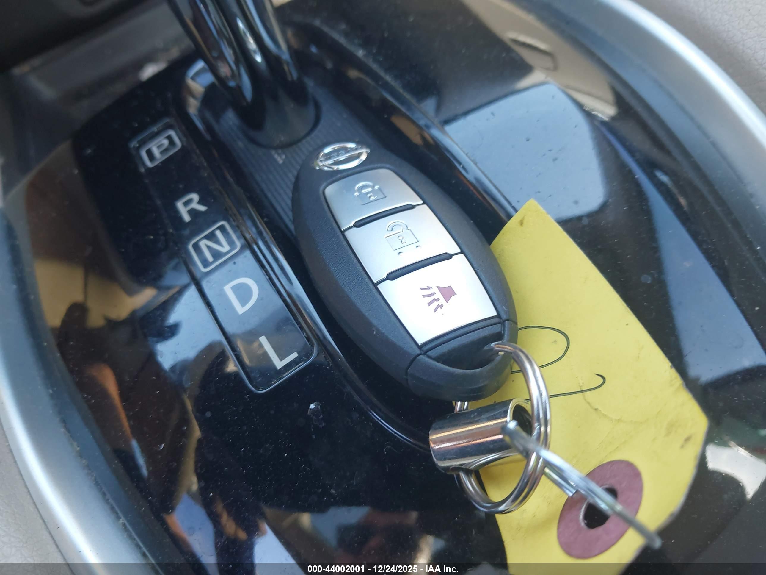 NISSAN ROGUE image 11