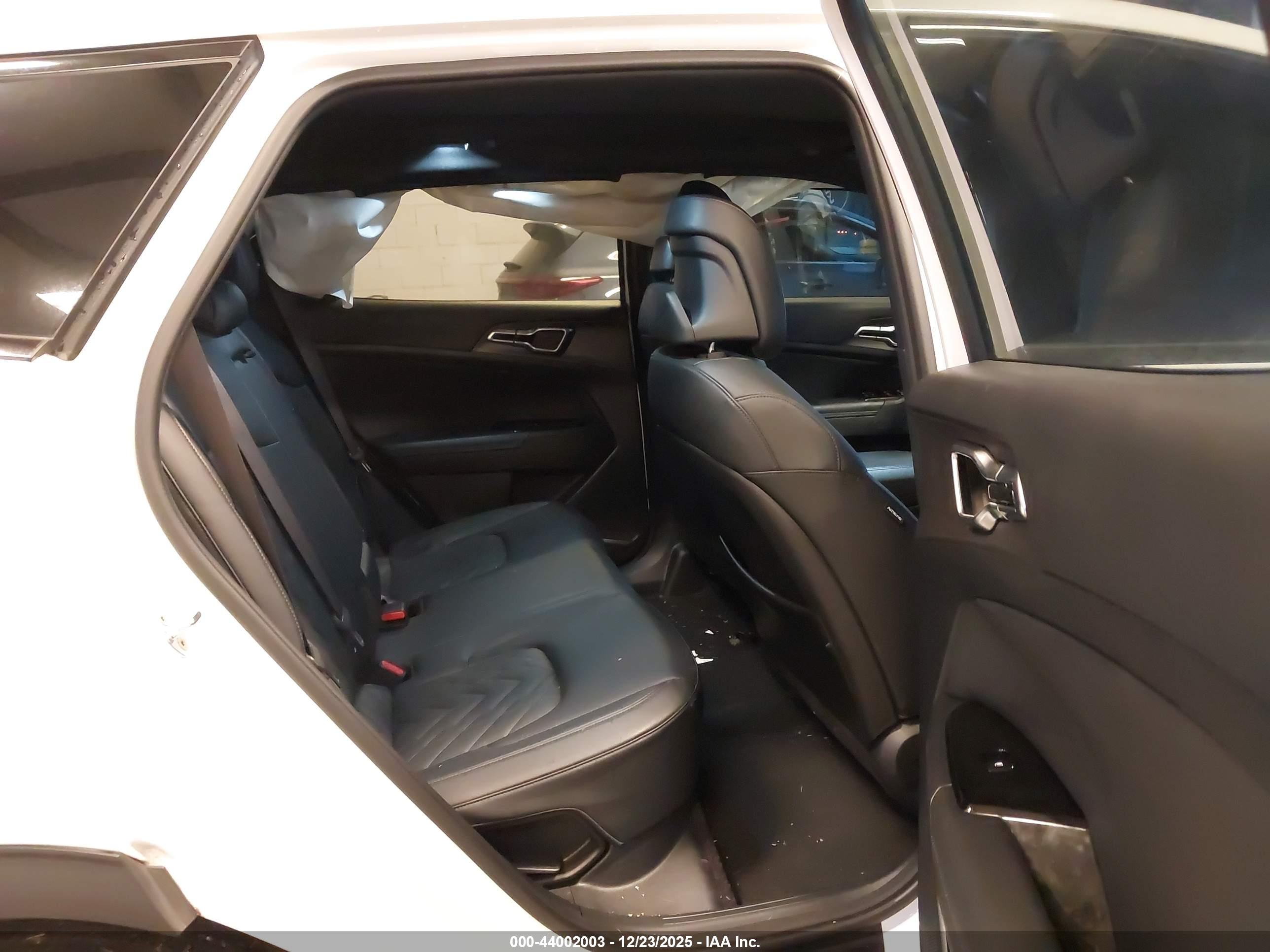 KIA SPORTAGE image 8