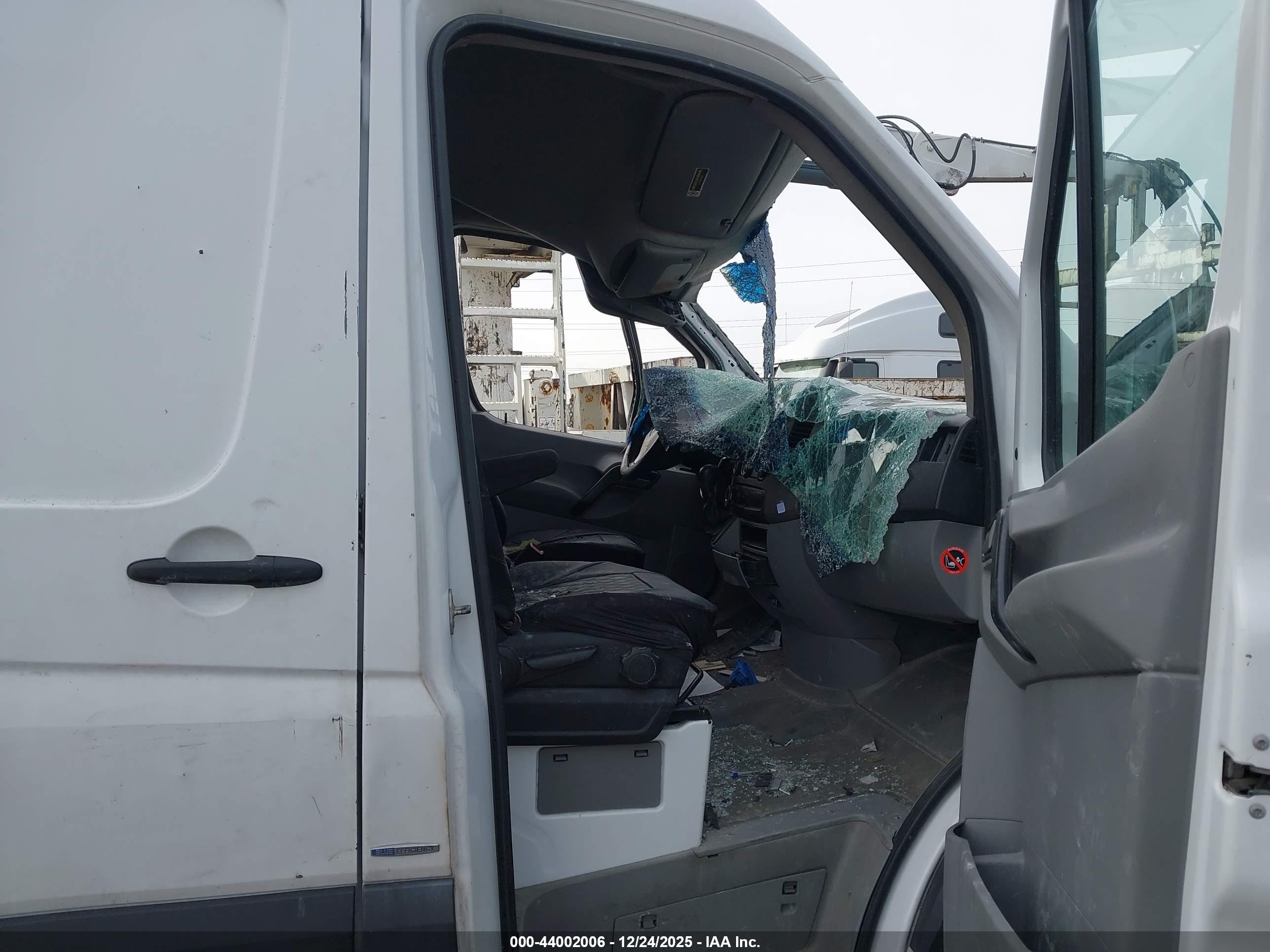 MERCEDES-BENZ SPRINTER image 5