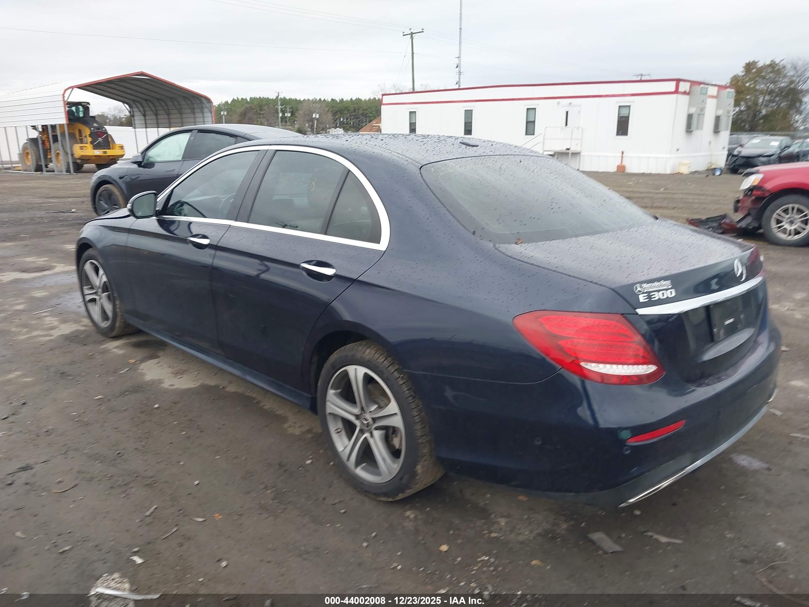 MERCEDES-BENZ E image 3