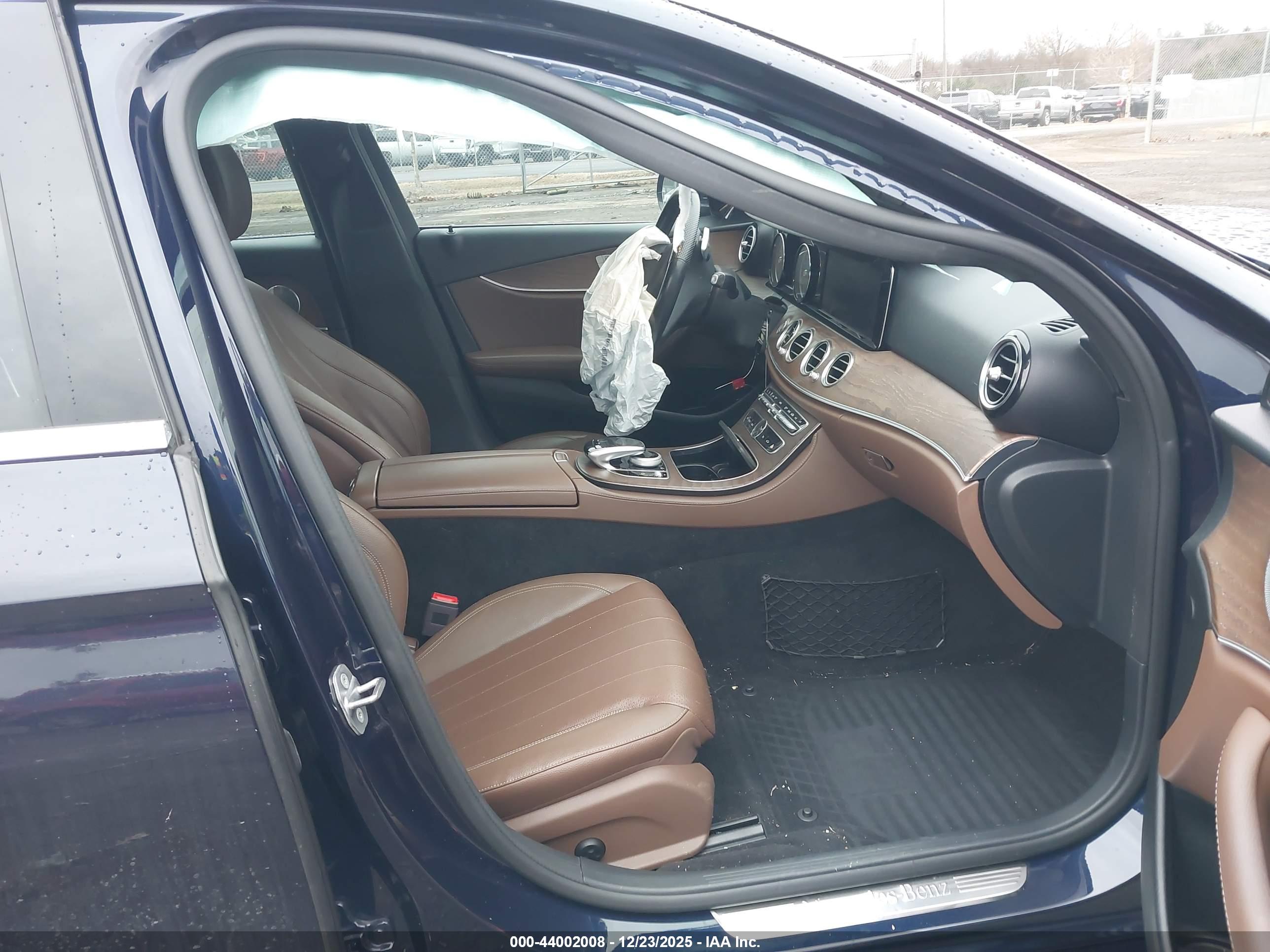MERCEDES-BENZ E image 5