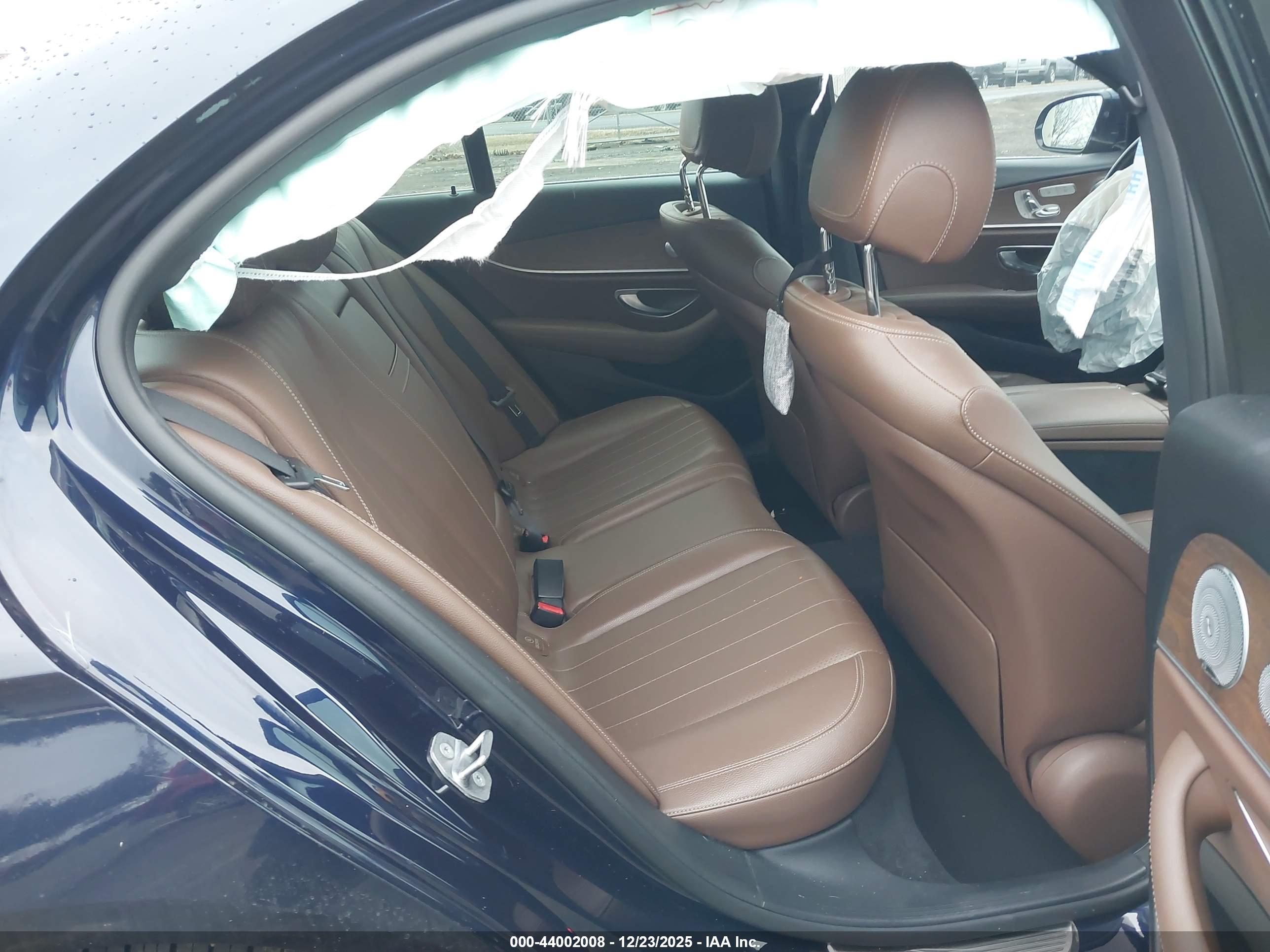 MERCEDES-BENZ E image 8