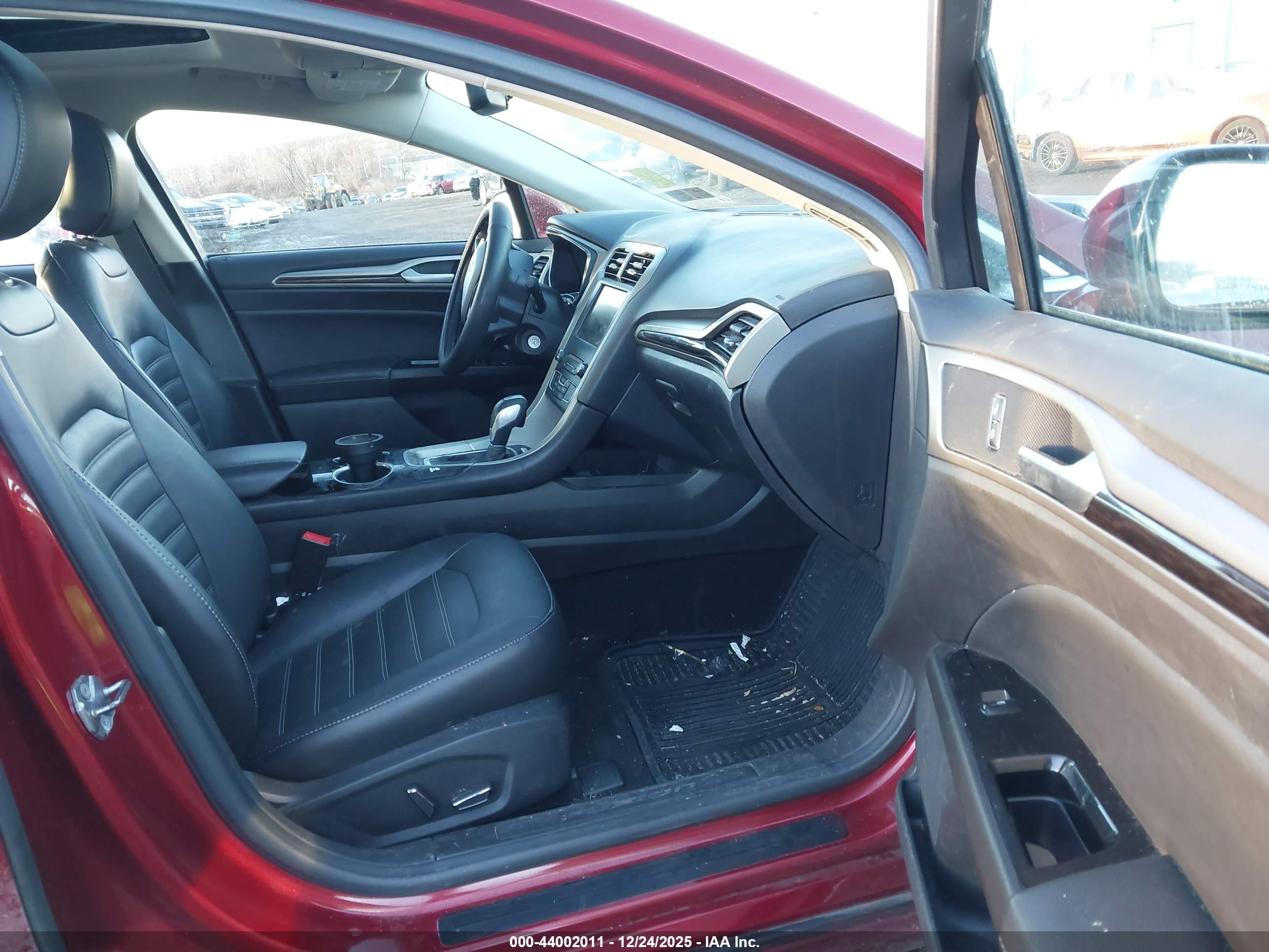 FORD FUSION image 5