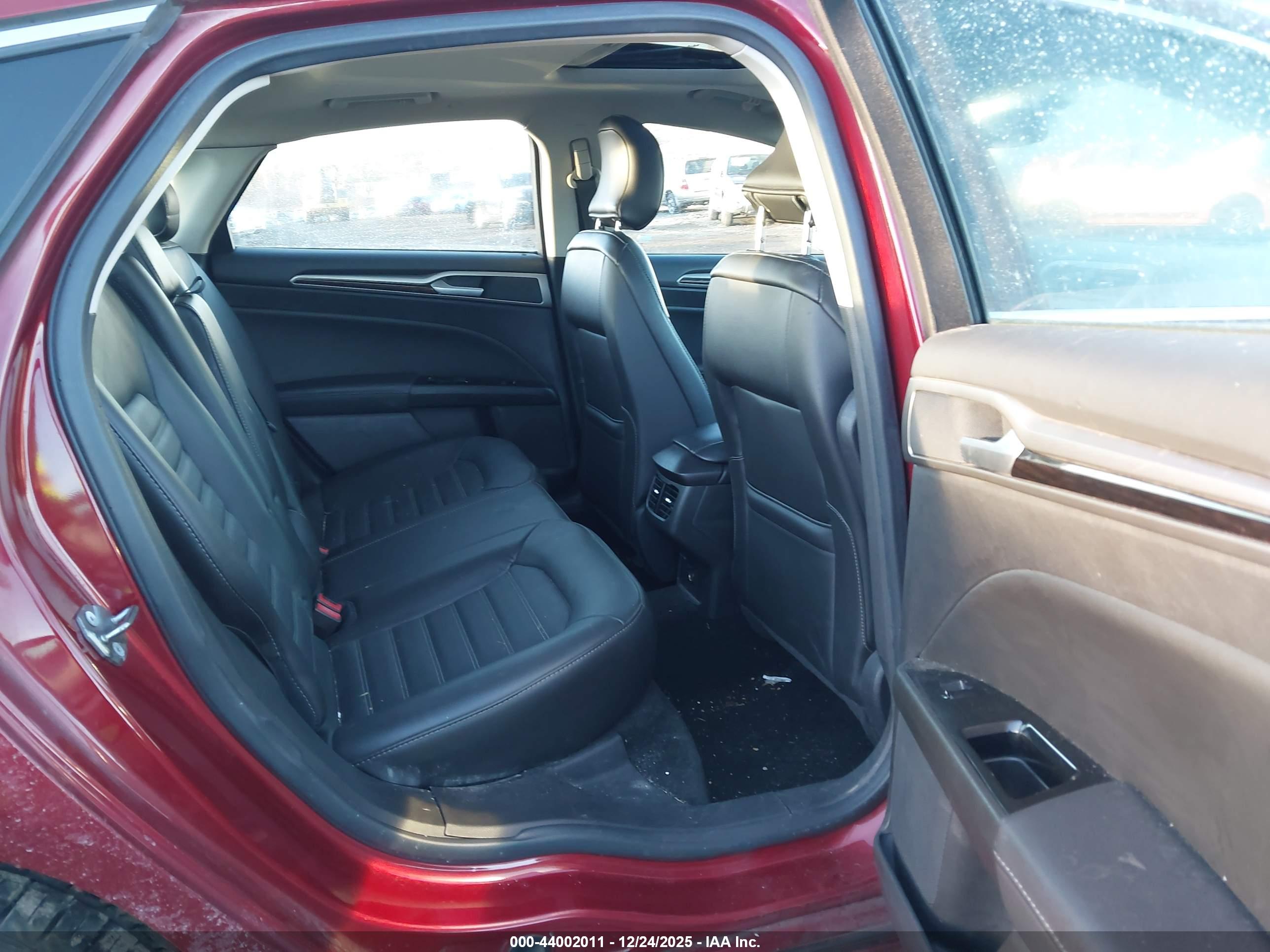 FORD FUSION image 8