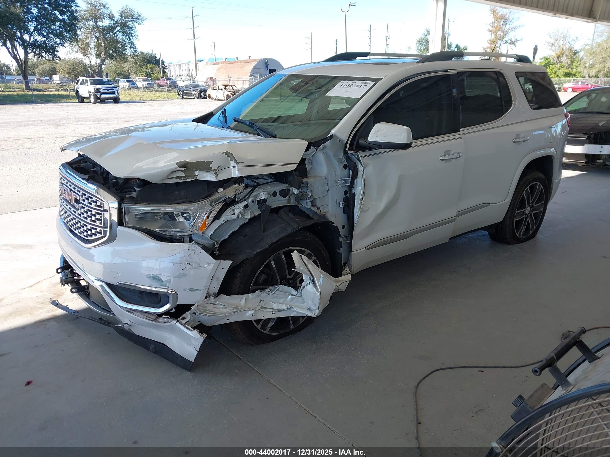 GMC ACADIA image 2