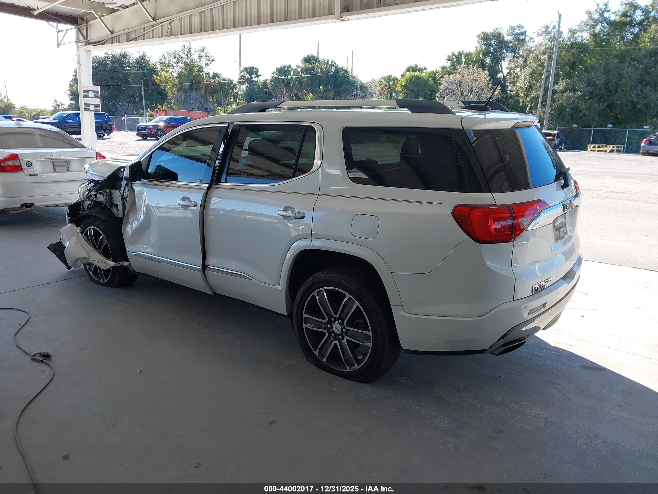 GMC ACADIA image 3