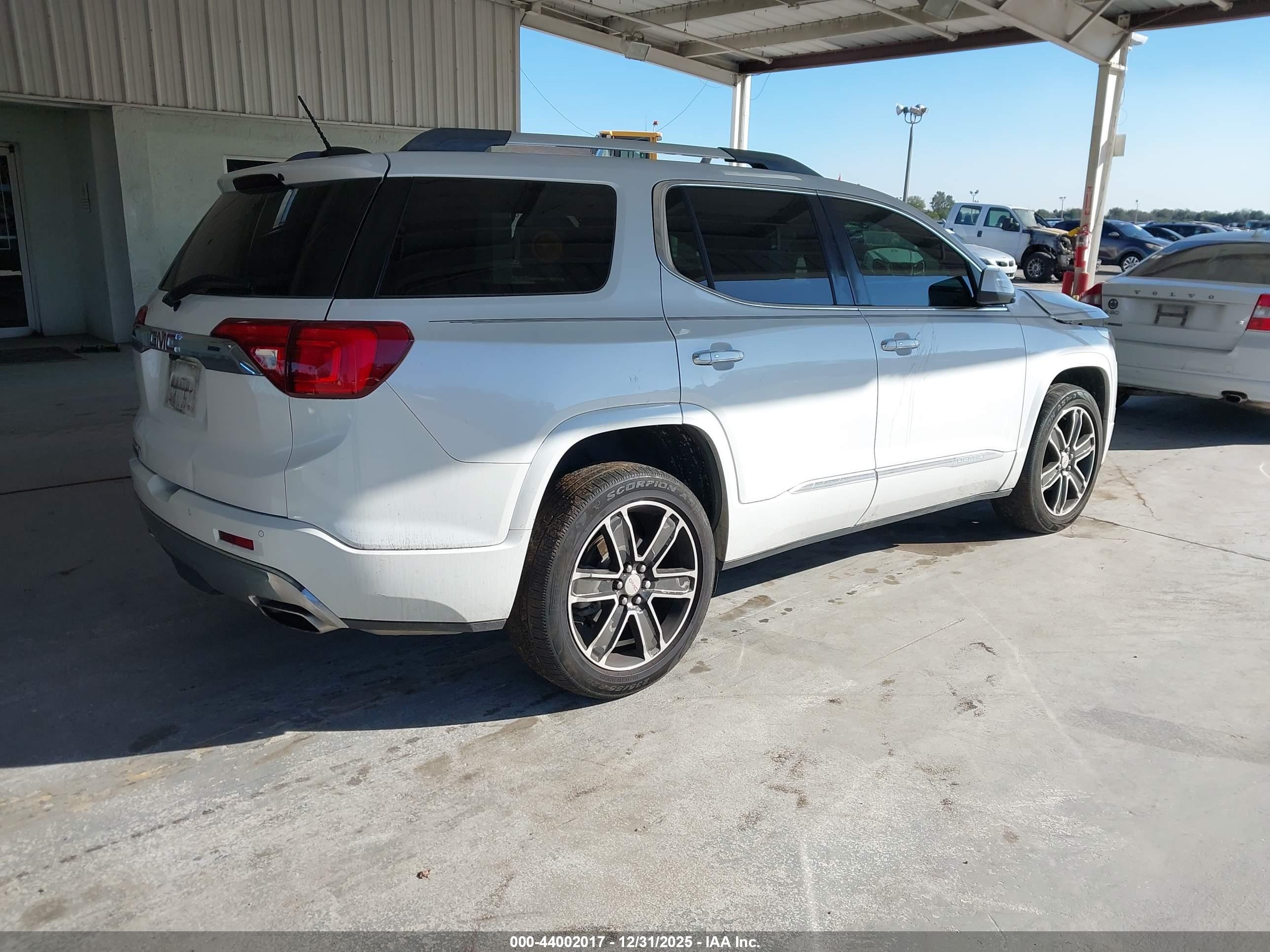 GMC ACADIA image 4