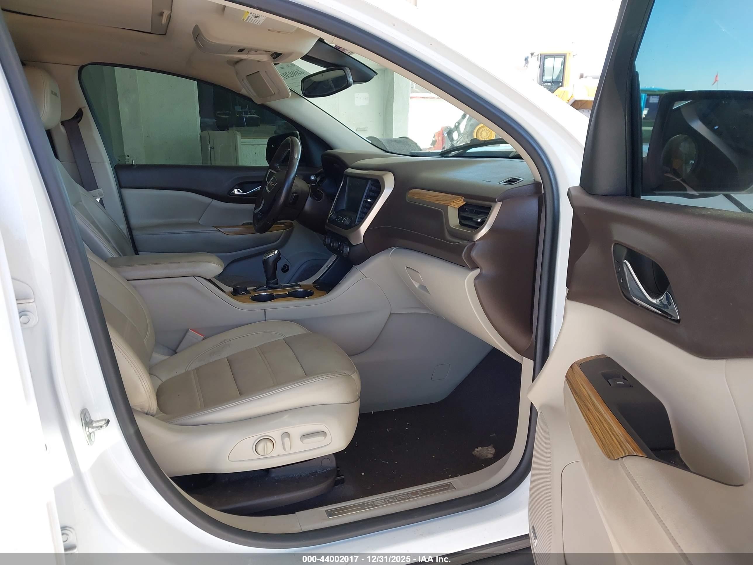 GMC ACADIA image 5