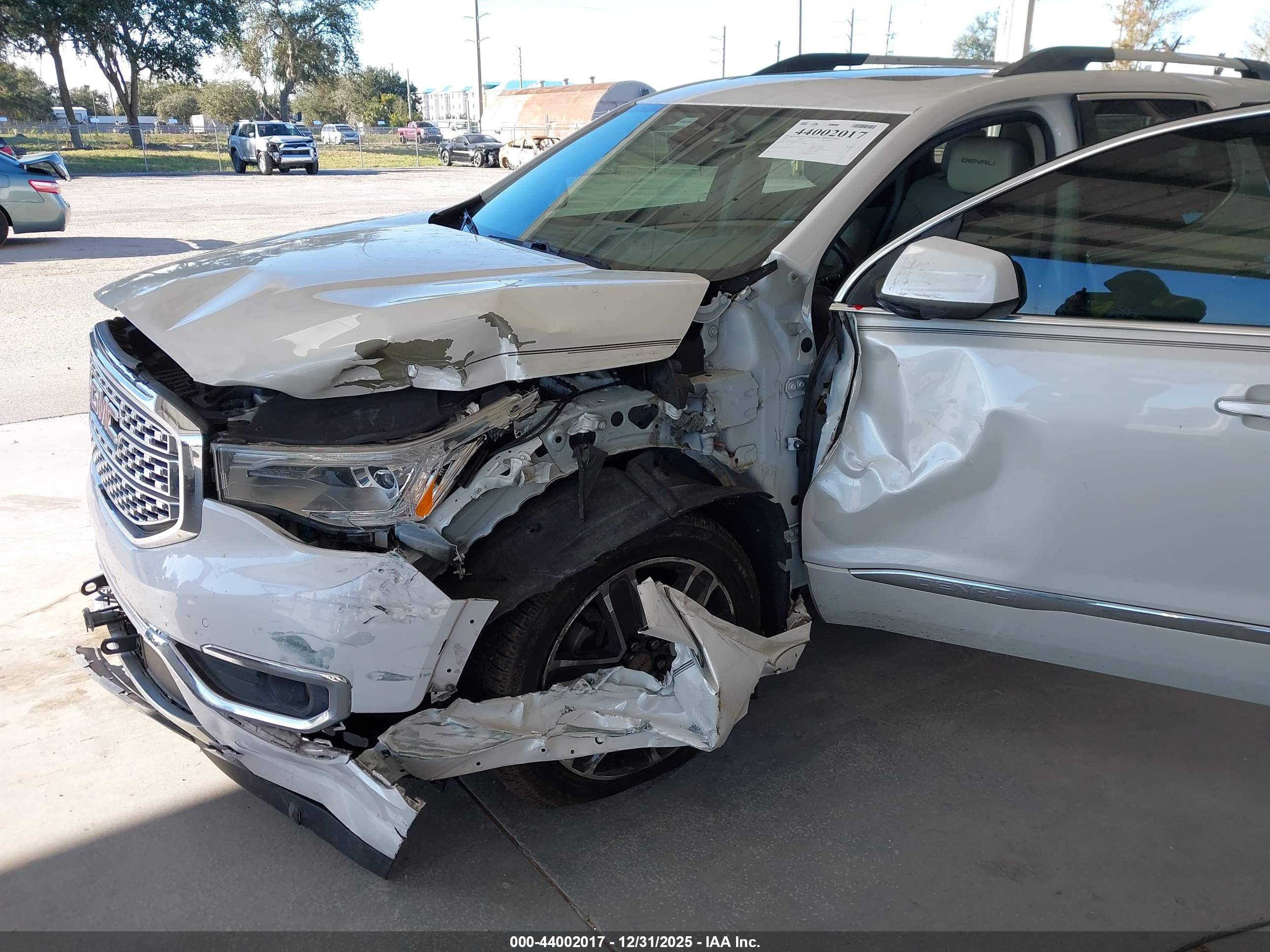 GMC ACADIA image 6