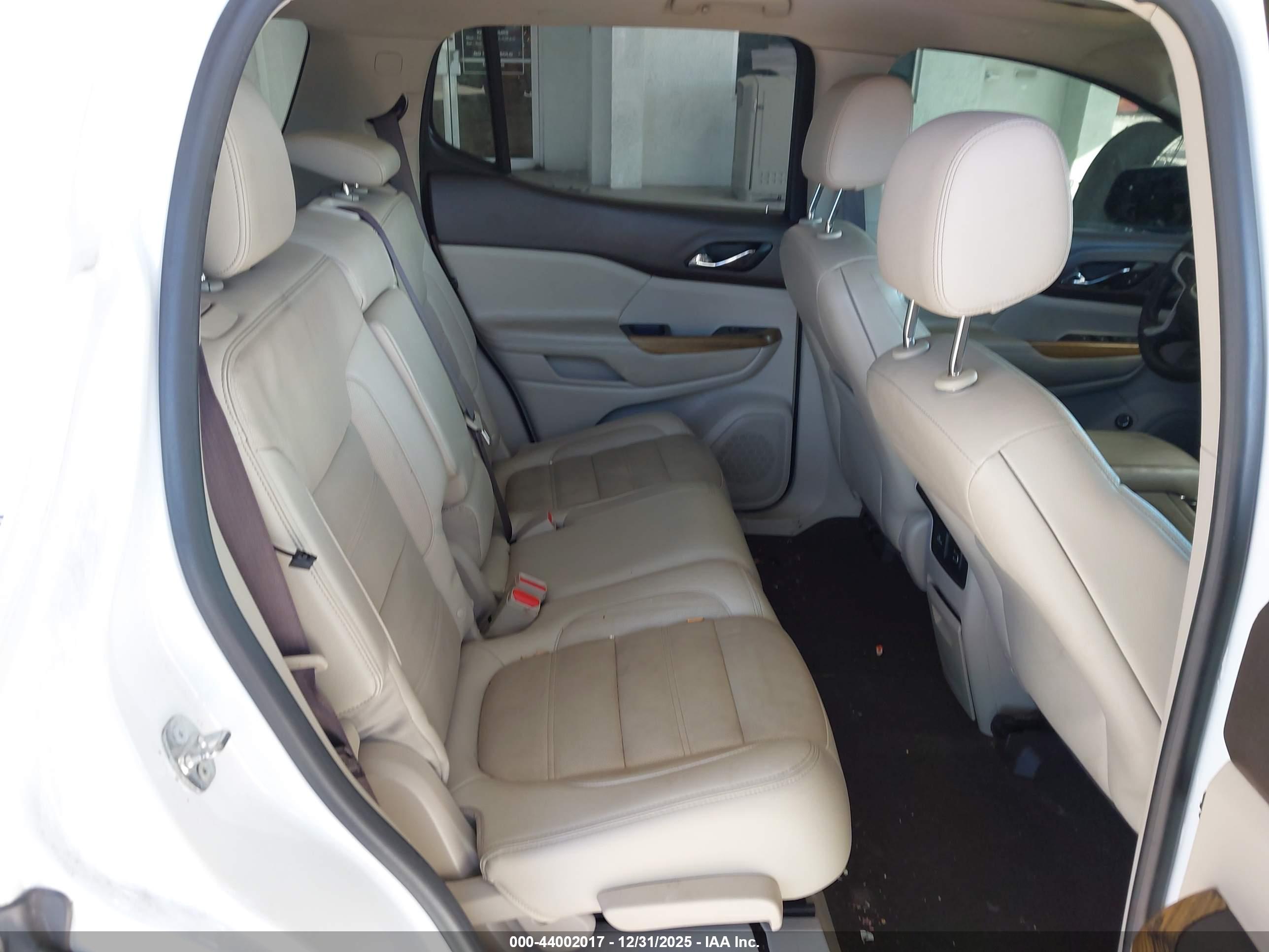 GMC ACADIA image 8