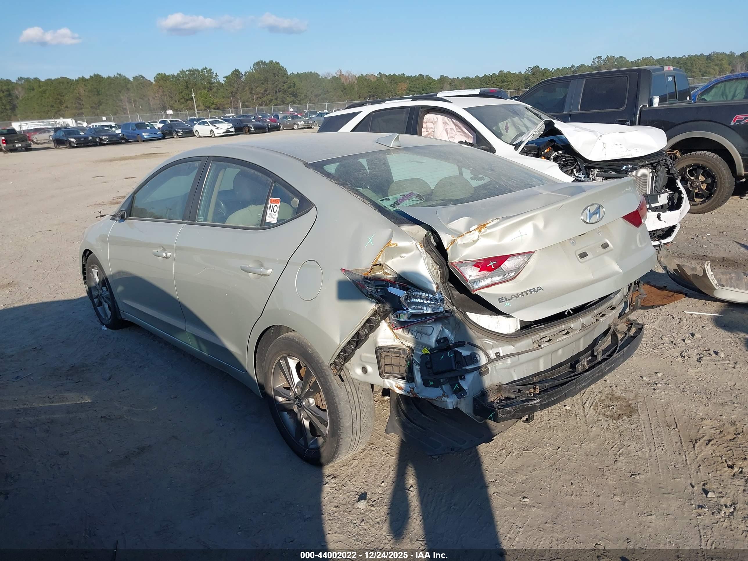 HYUNDAI ELANTRA image 3