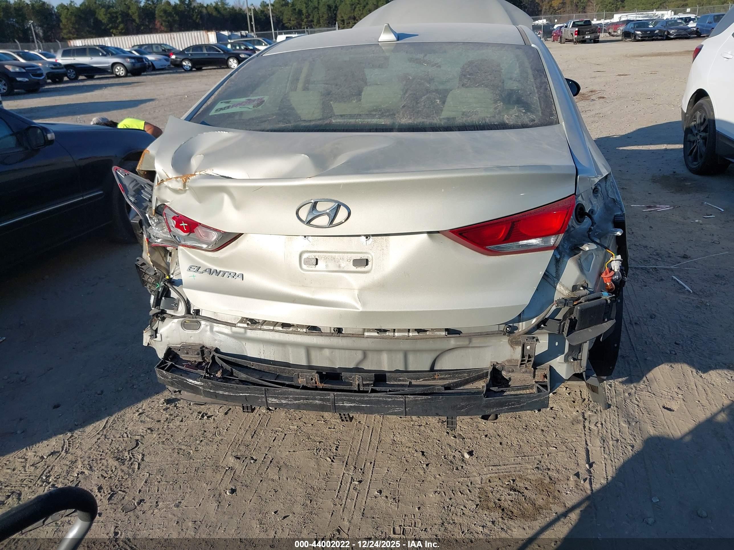 HYUNDAI ELANTRA image 6