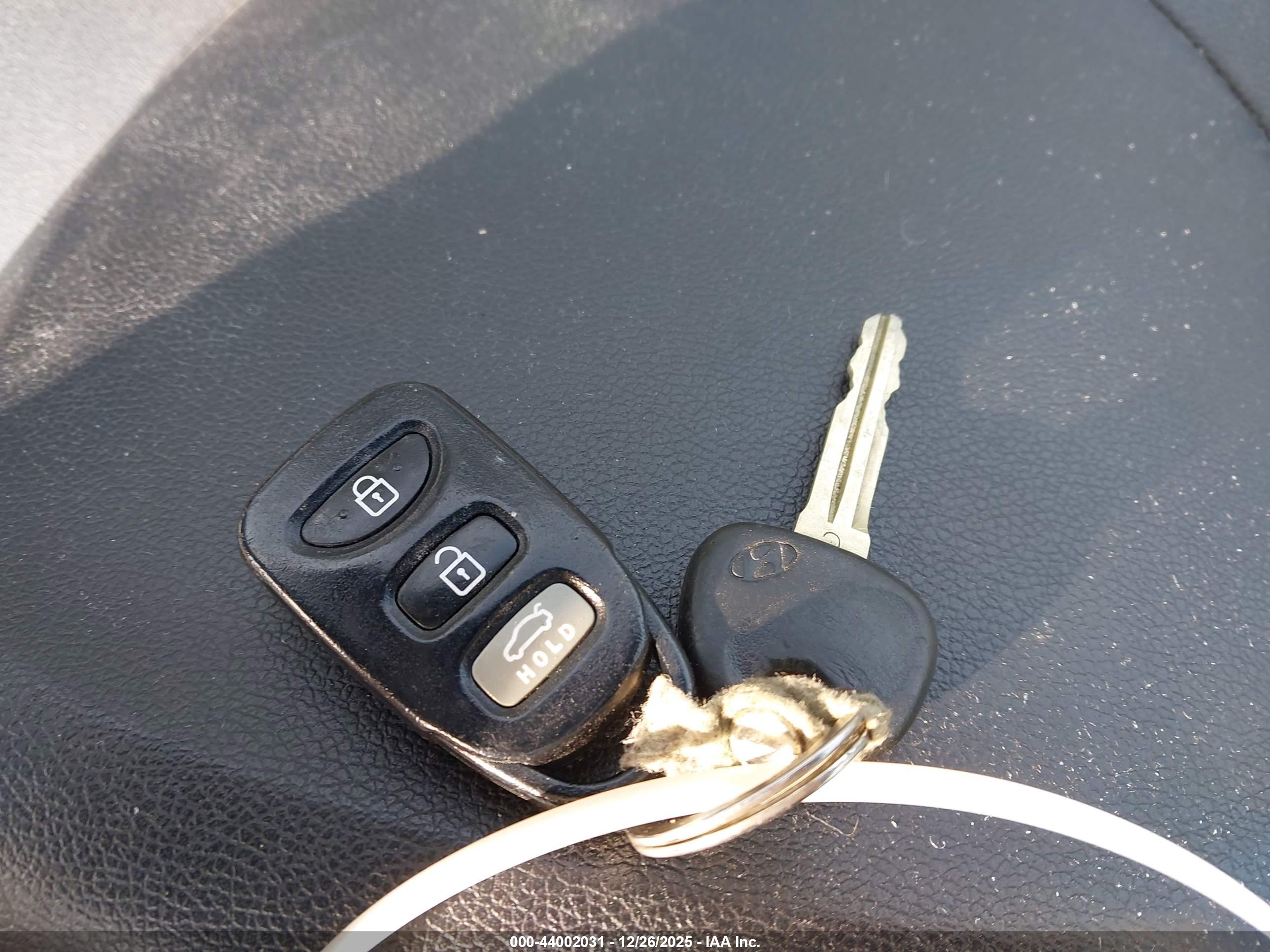 HYUNDAI ELANTRA image 11