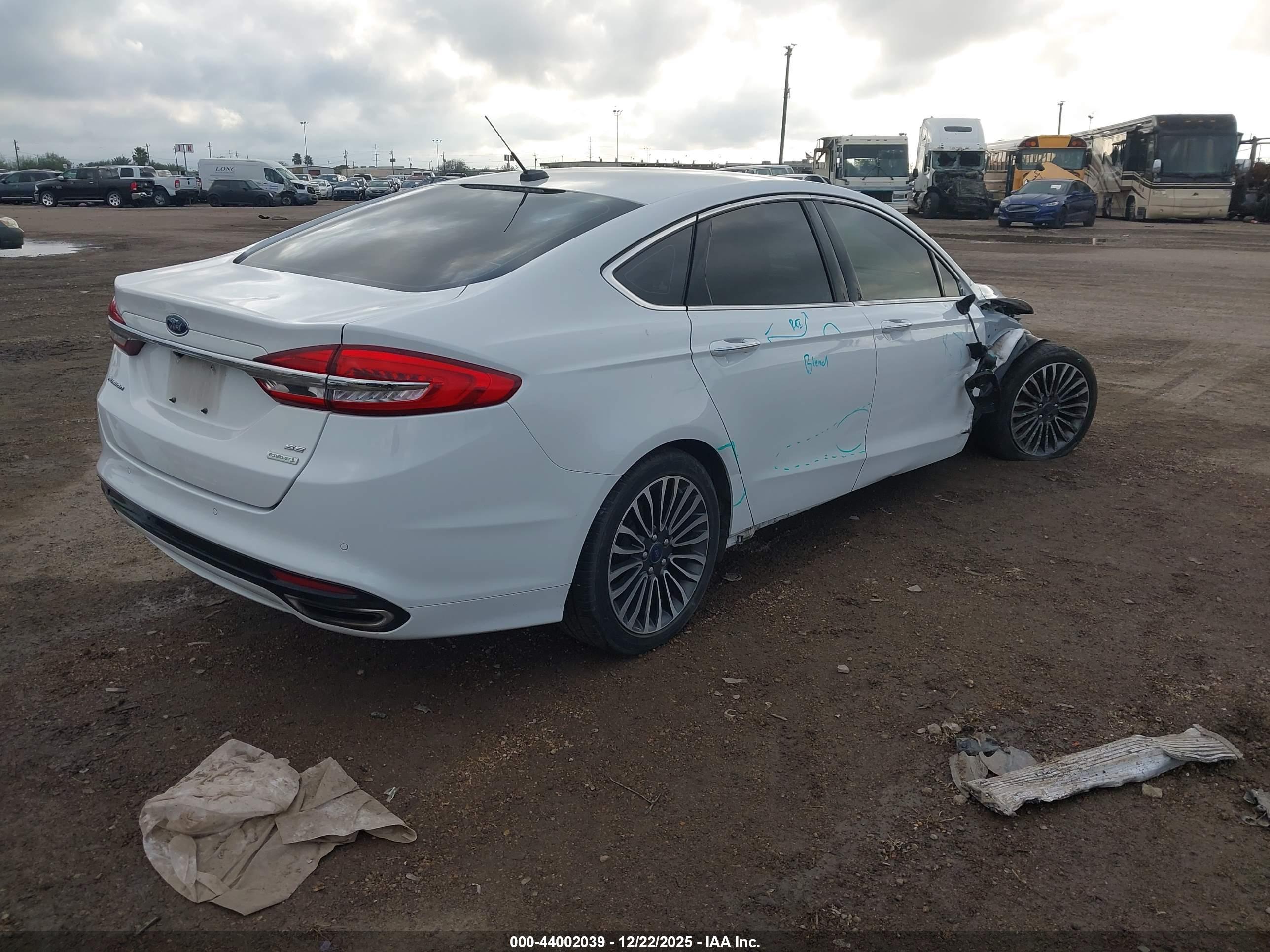 FORD FUSION image 4