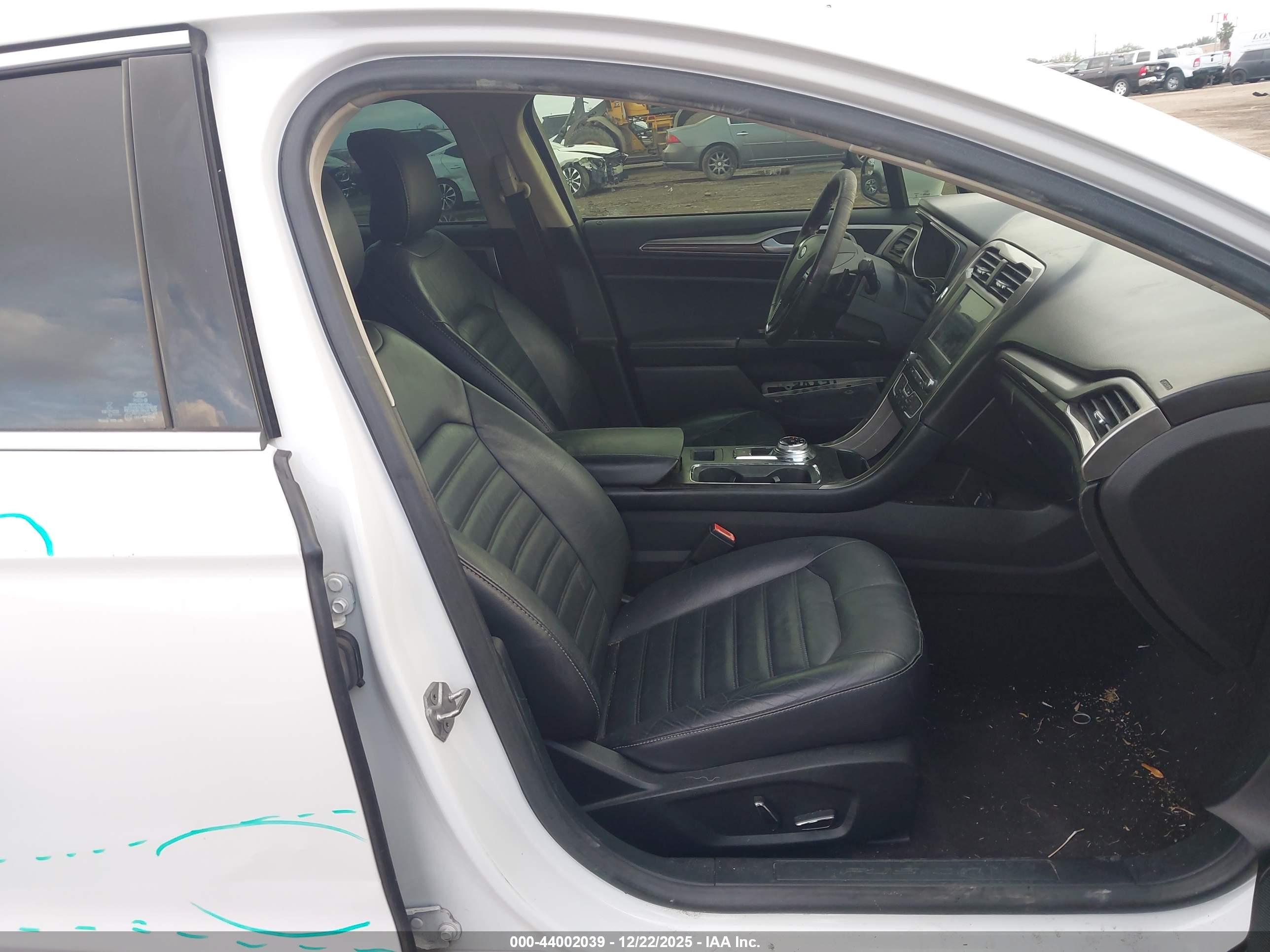 FORD FUSION image 5