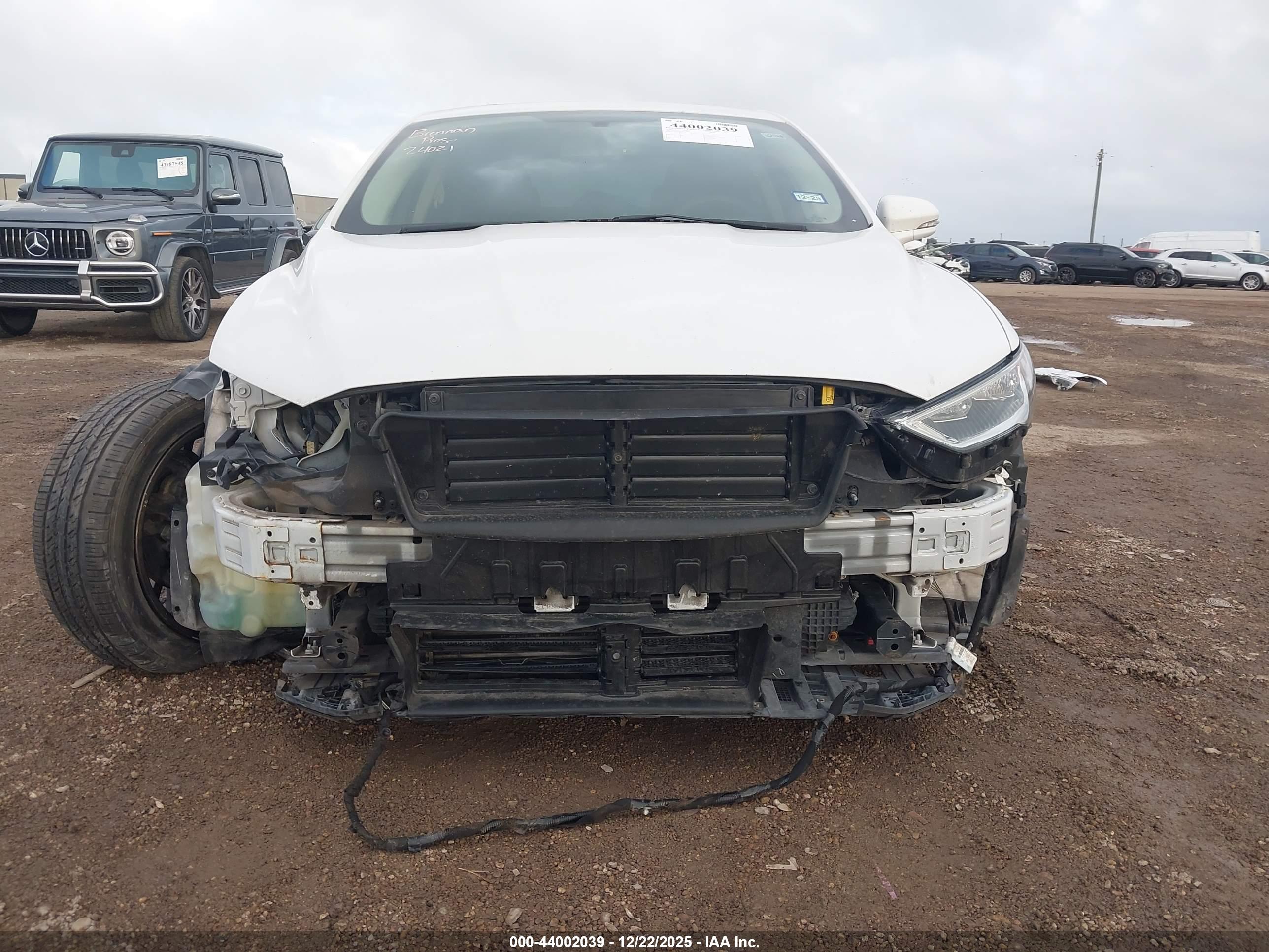 FORD FUSION image 6