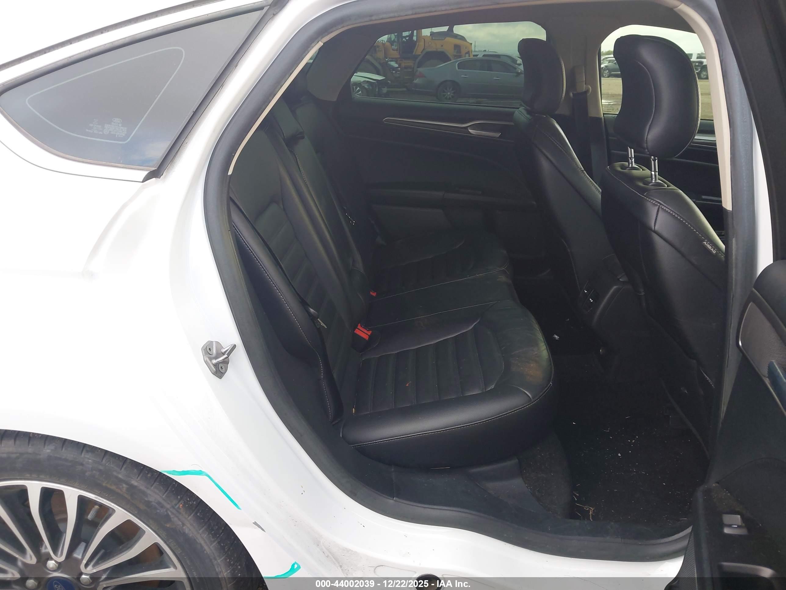 FORD FUSION image 8