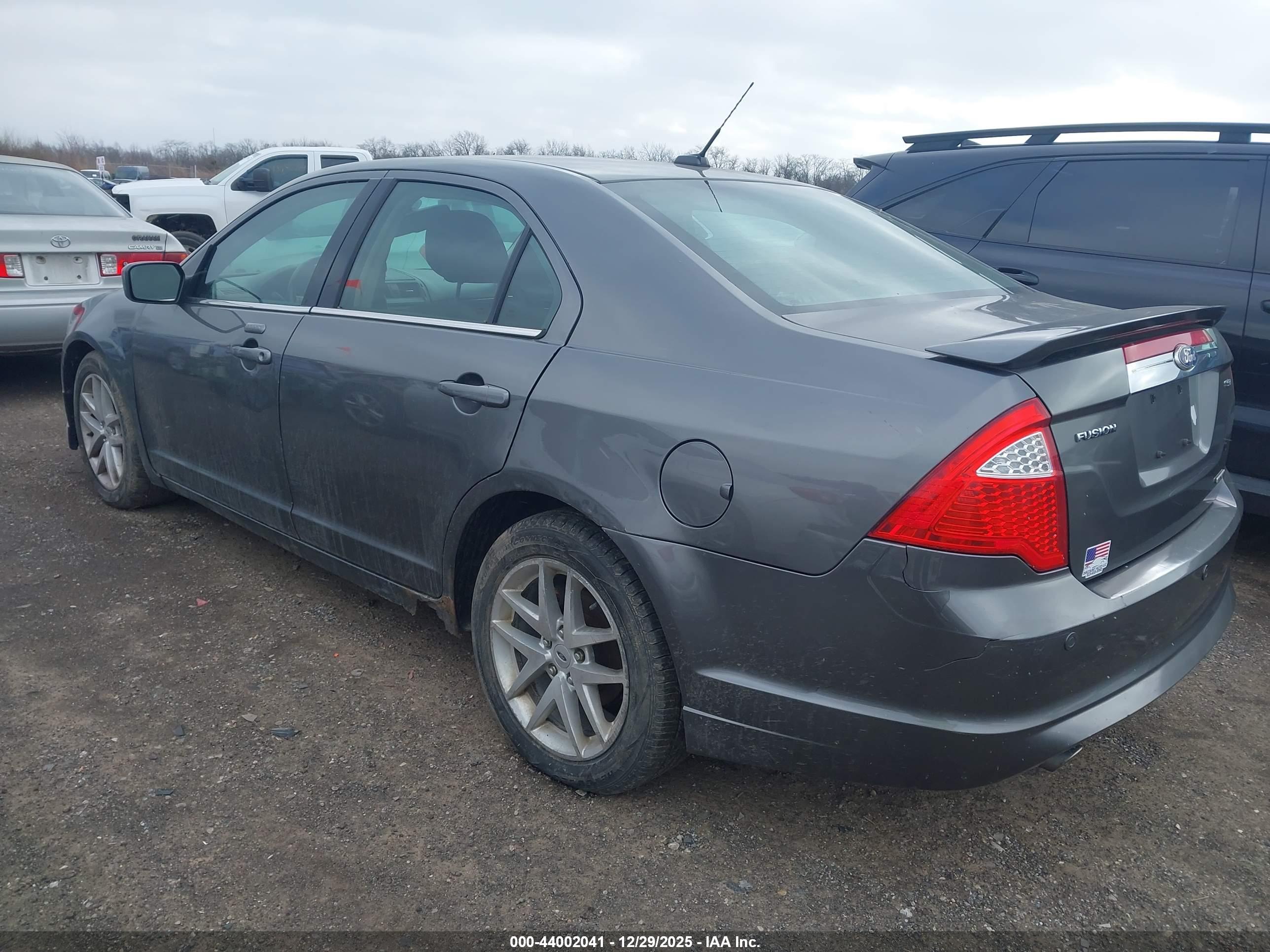 FORD FUSION image 3